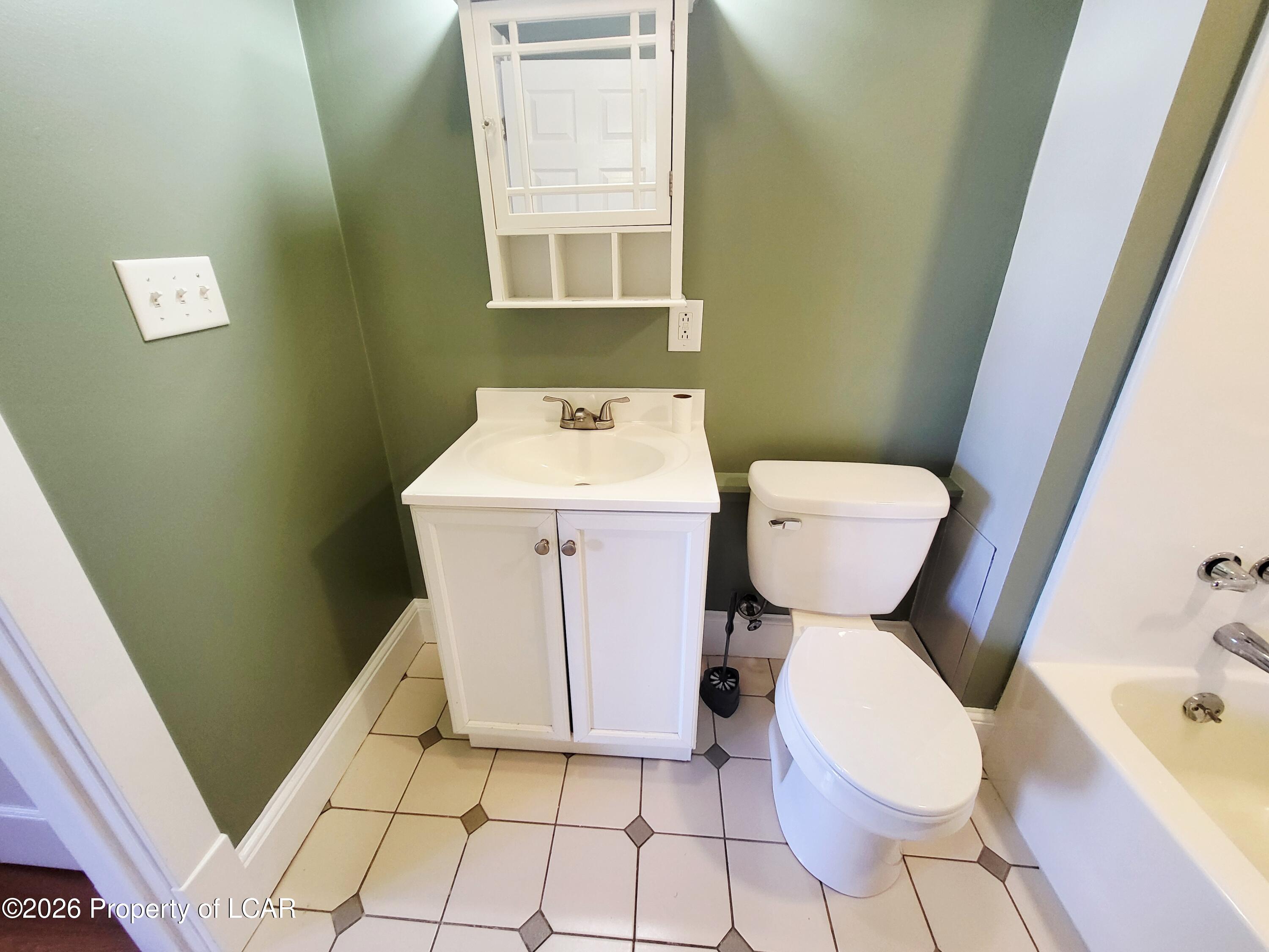 208 Wyoming Avenue Unit: 1