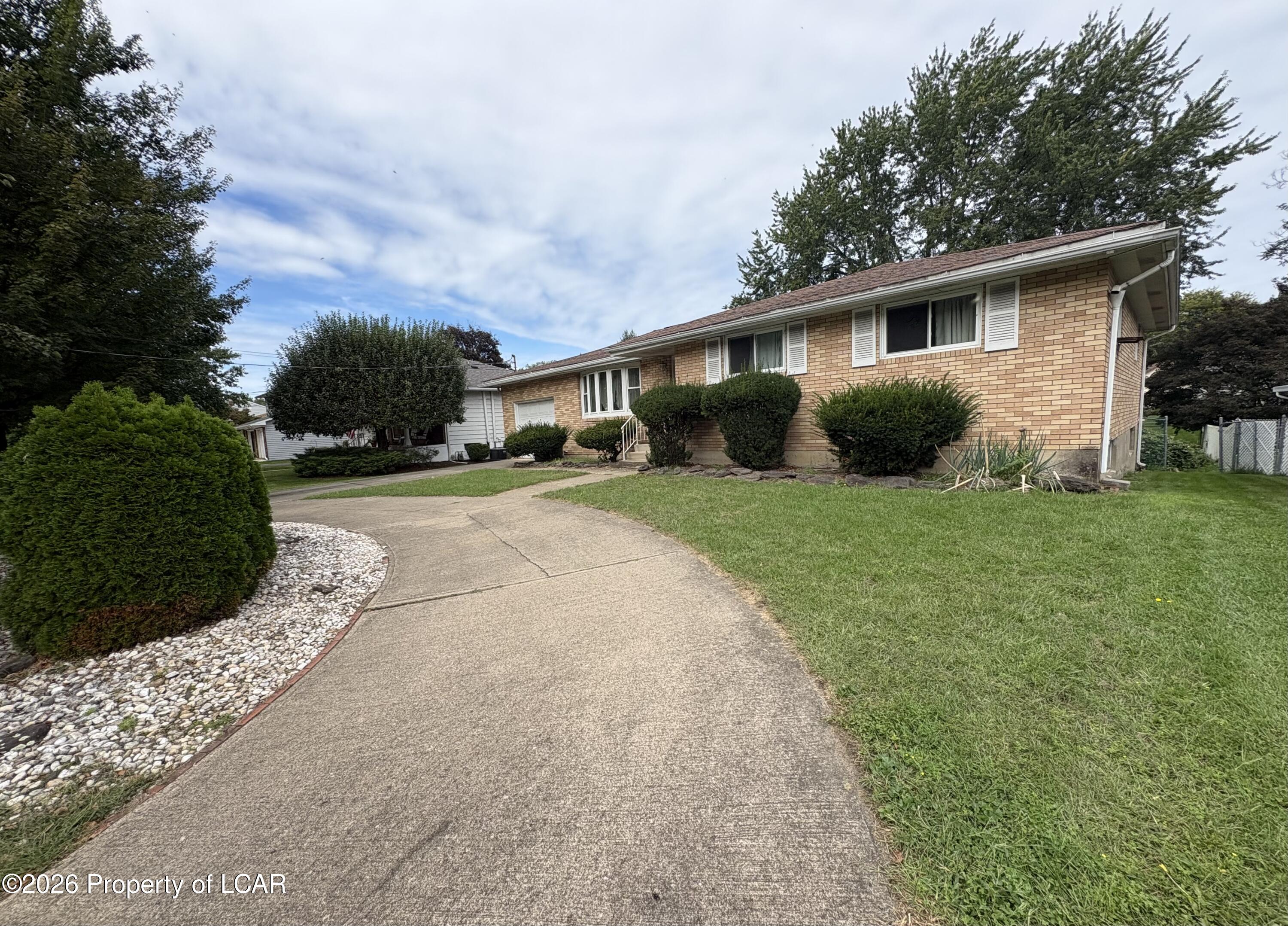 554 N Gates Avenue