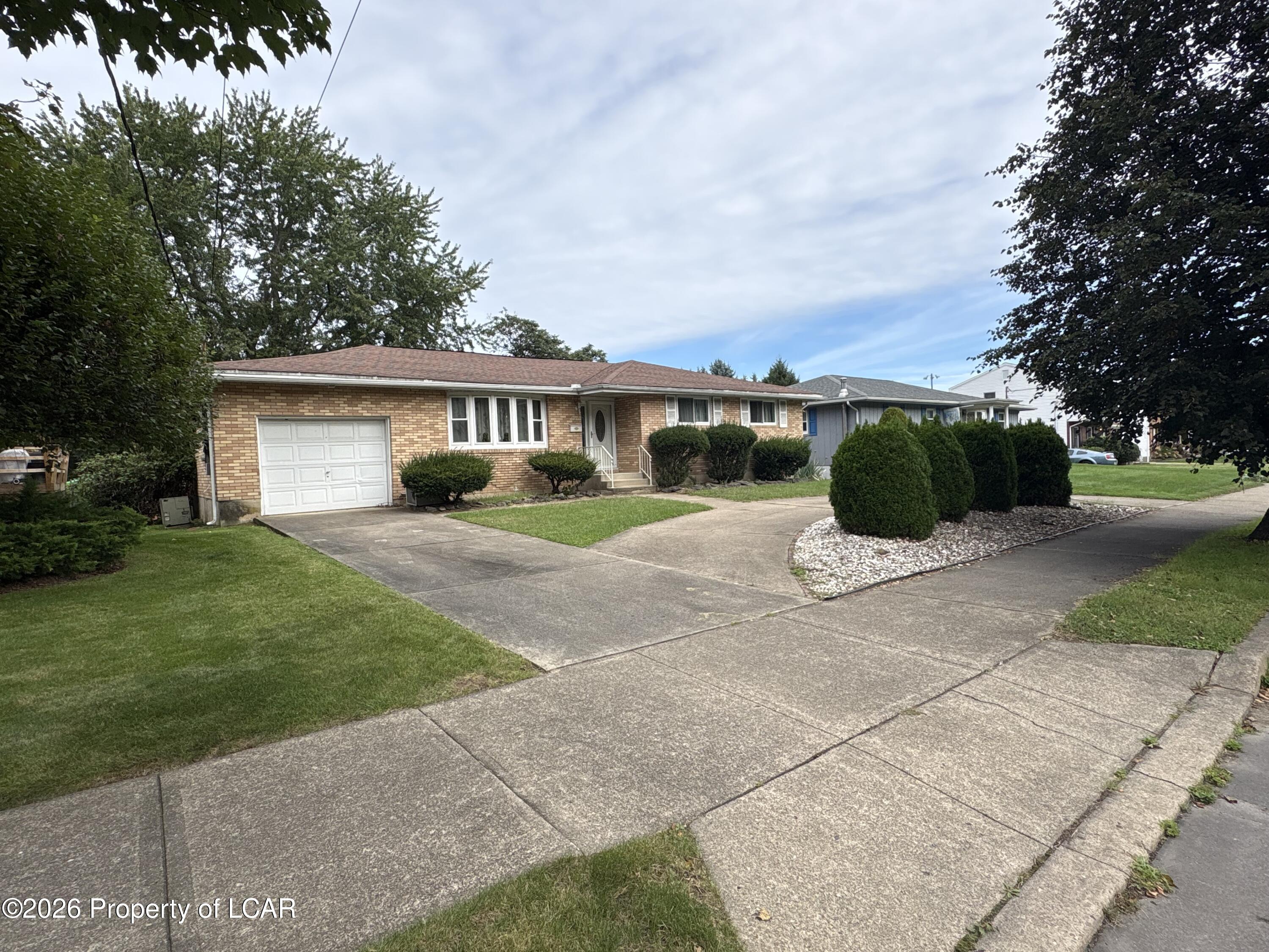 554 N Gates Avenue