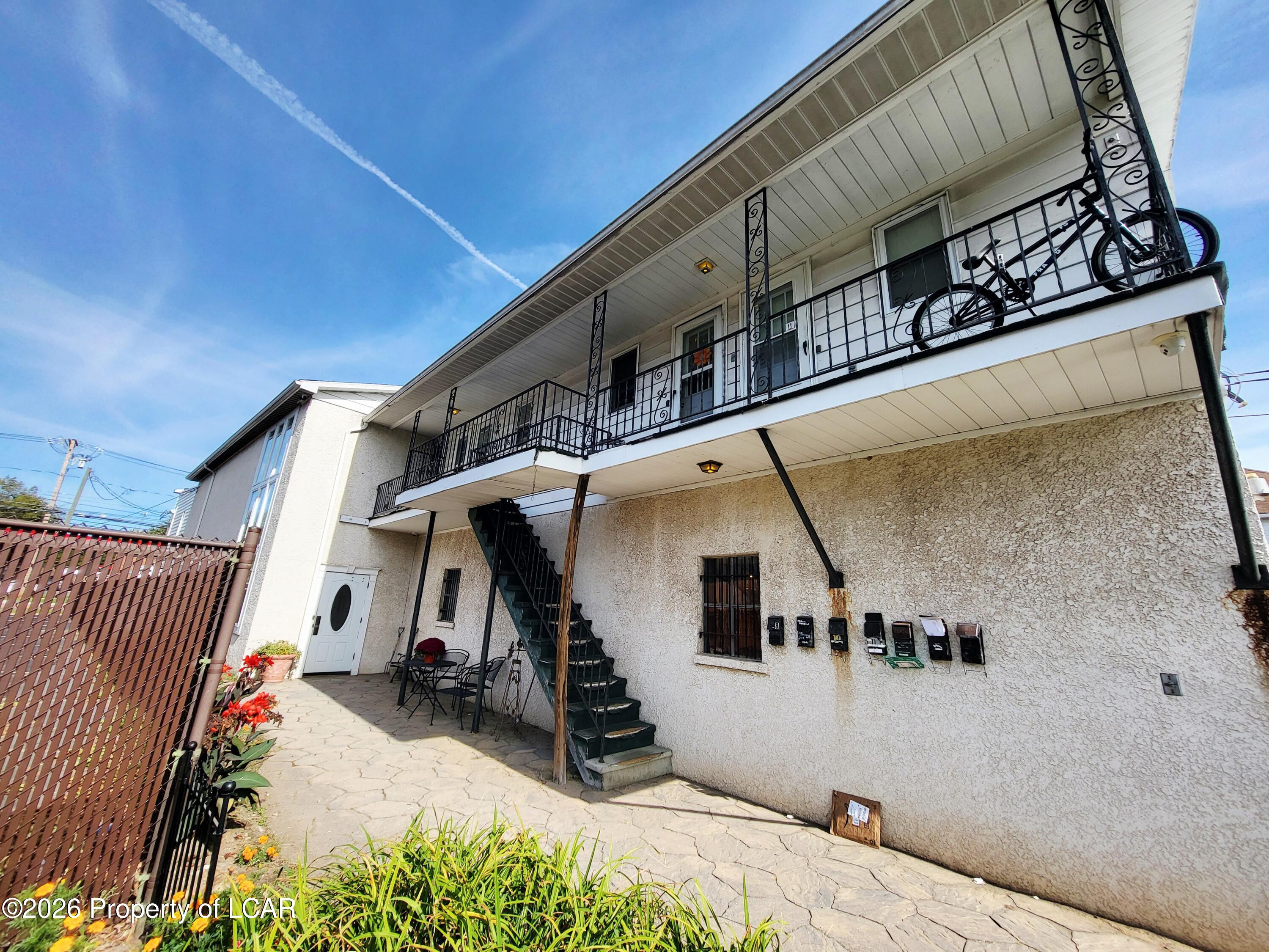 208 Wyoming Avenue Unit: 3