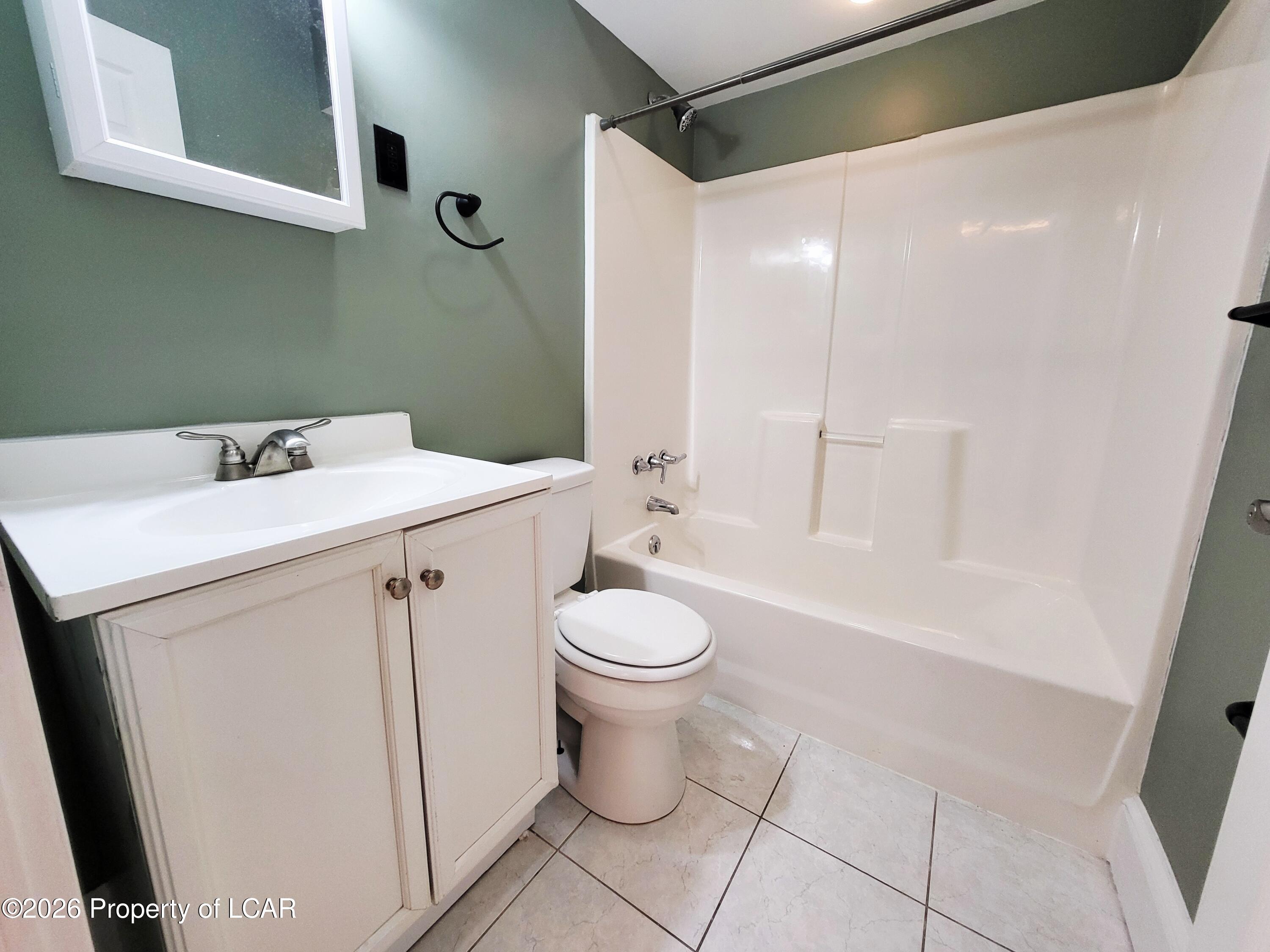 208 Wyoming Avenue Unit: 3