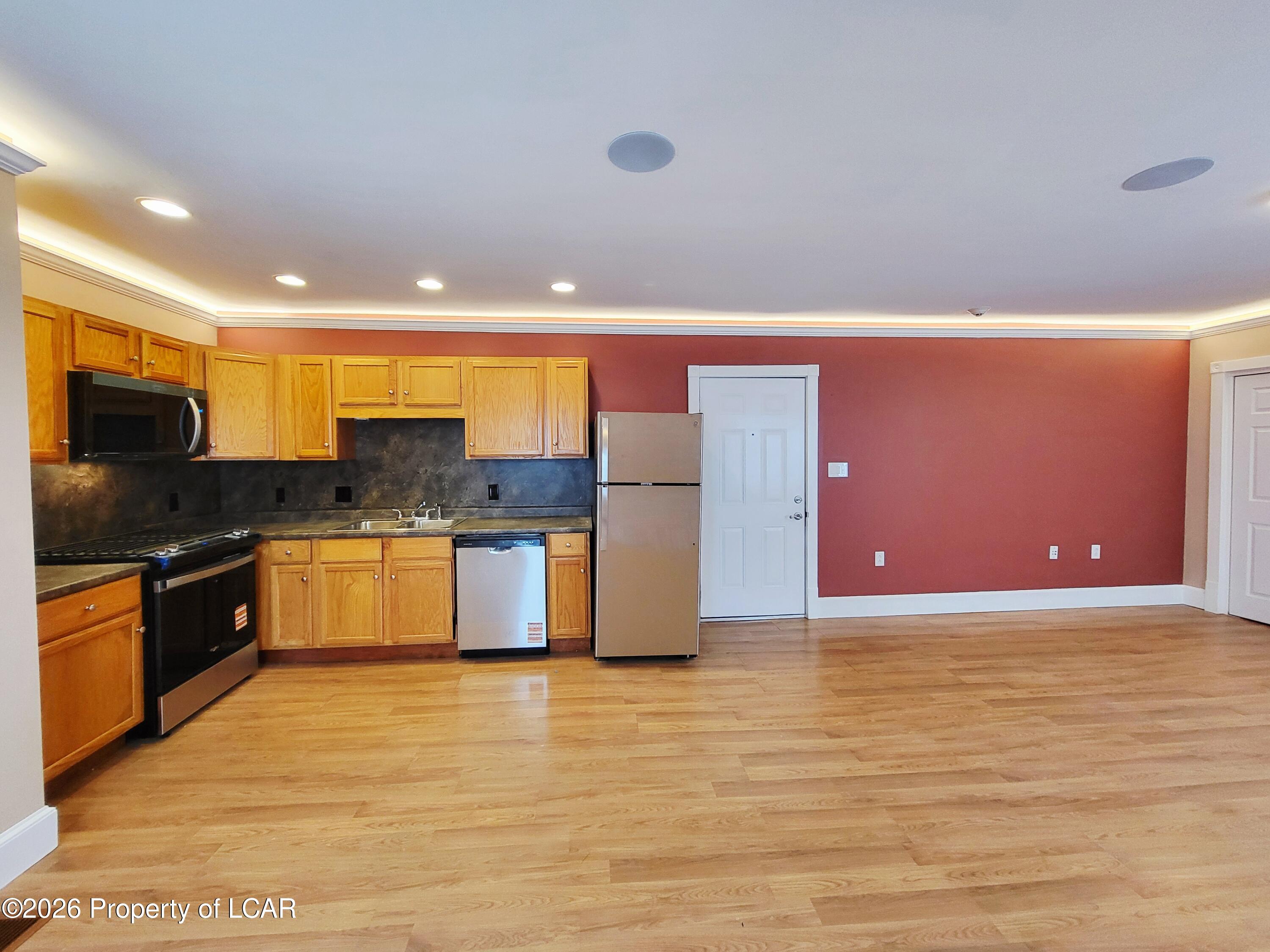 208 Wyoming Avenue Unit: 3