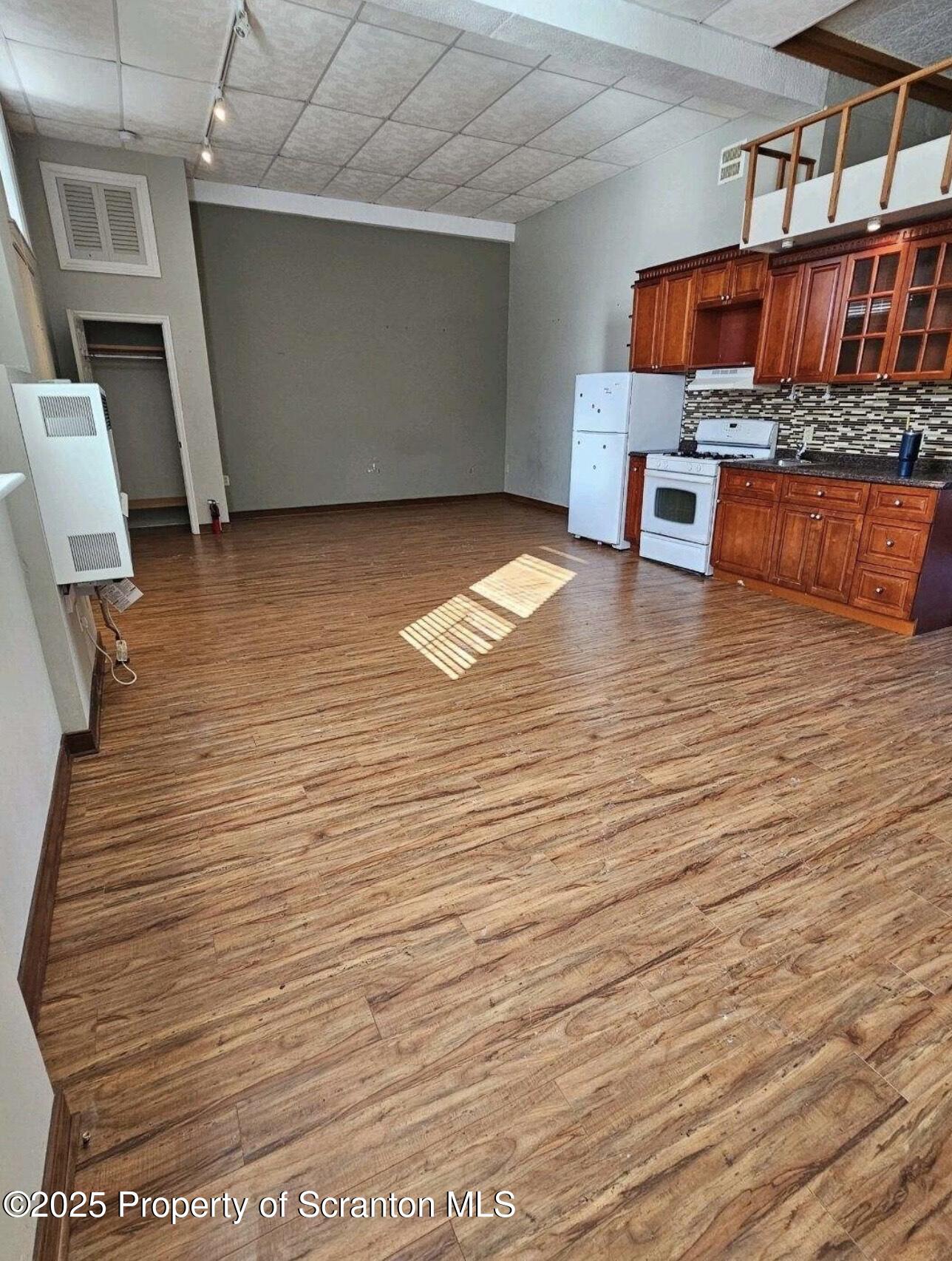 486 Hazle Street Unit: 5