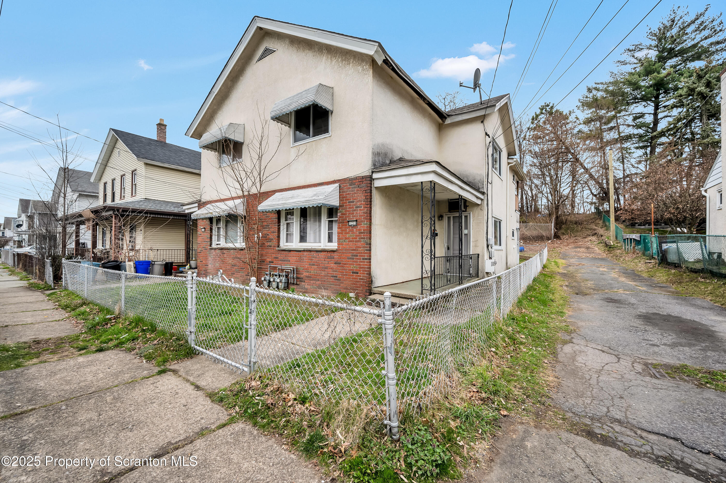 1235 Diamond Ave. (top right)