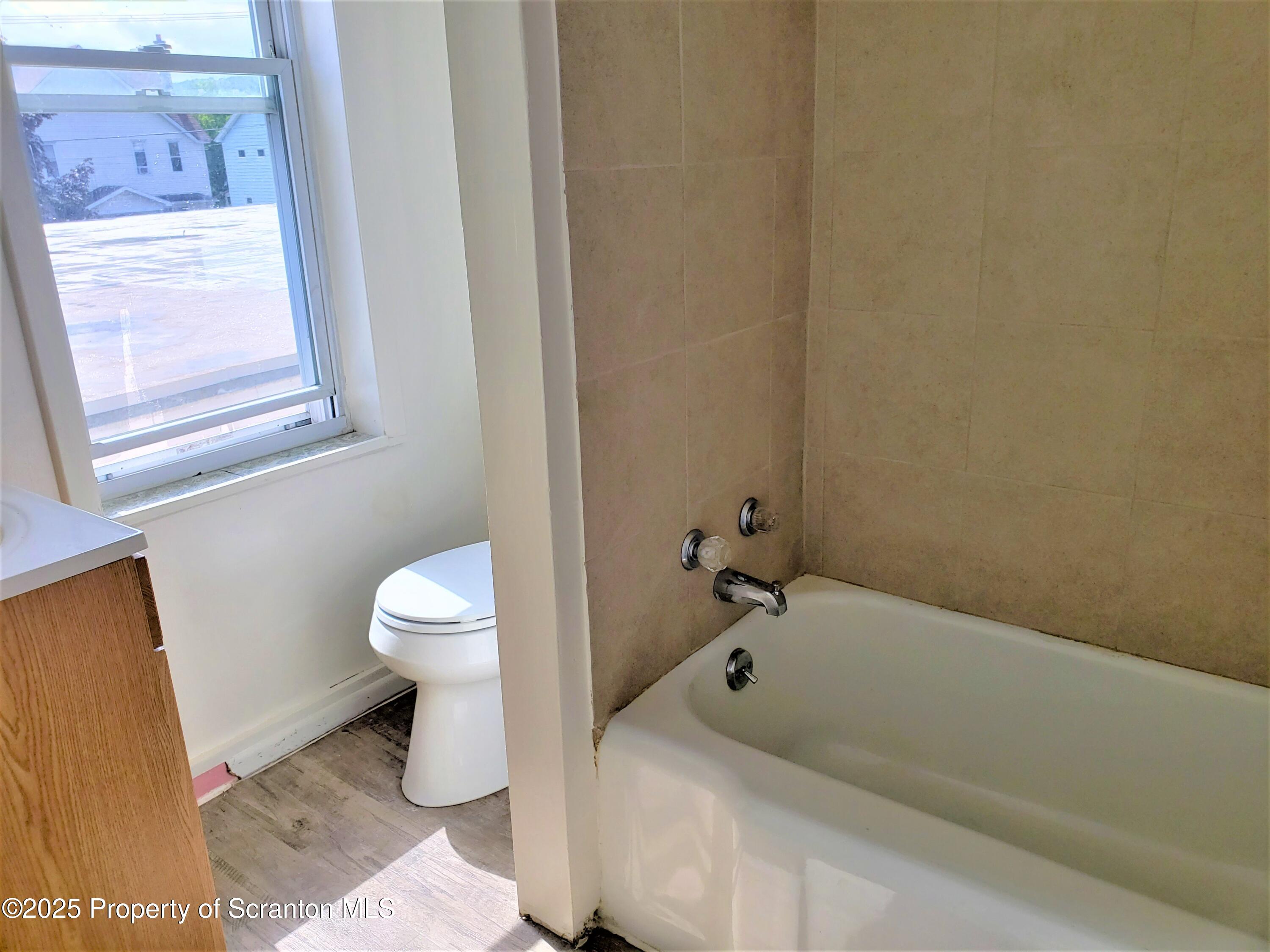 513 Washington Avenue Unit: 6