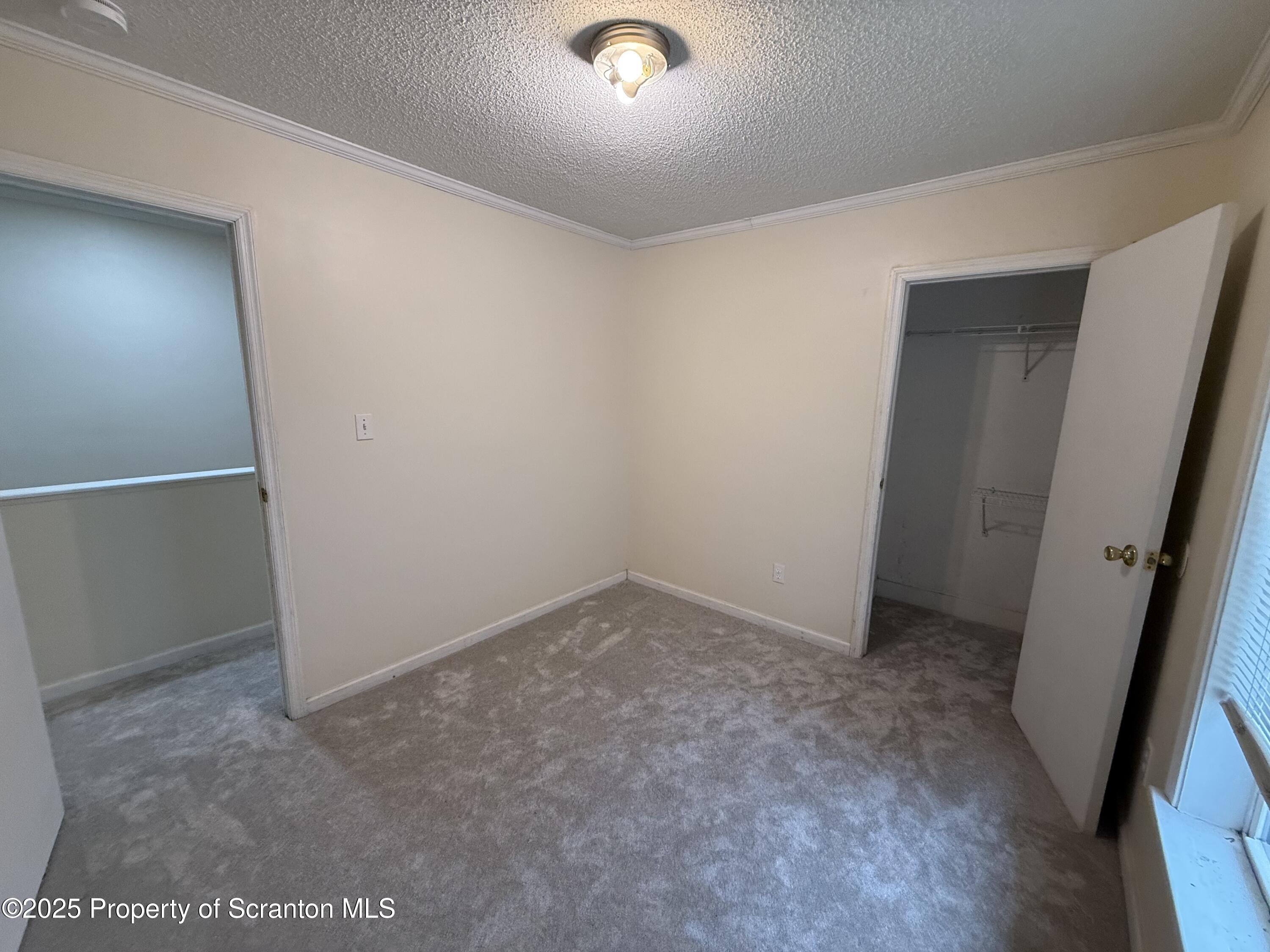 146 S Everett Avenue