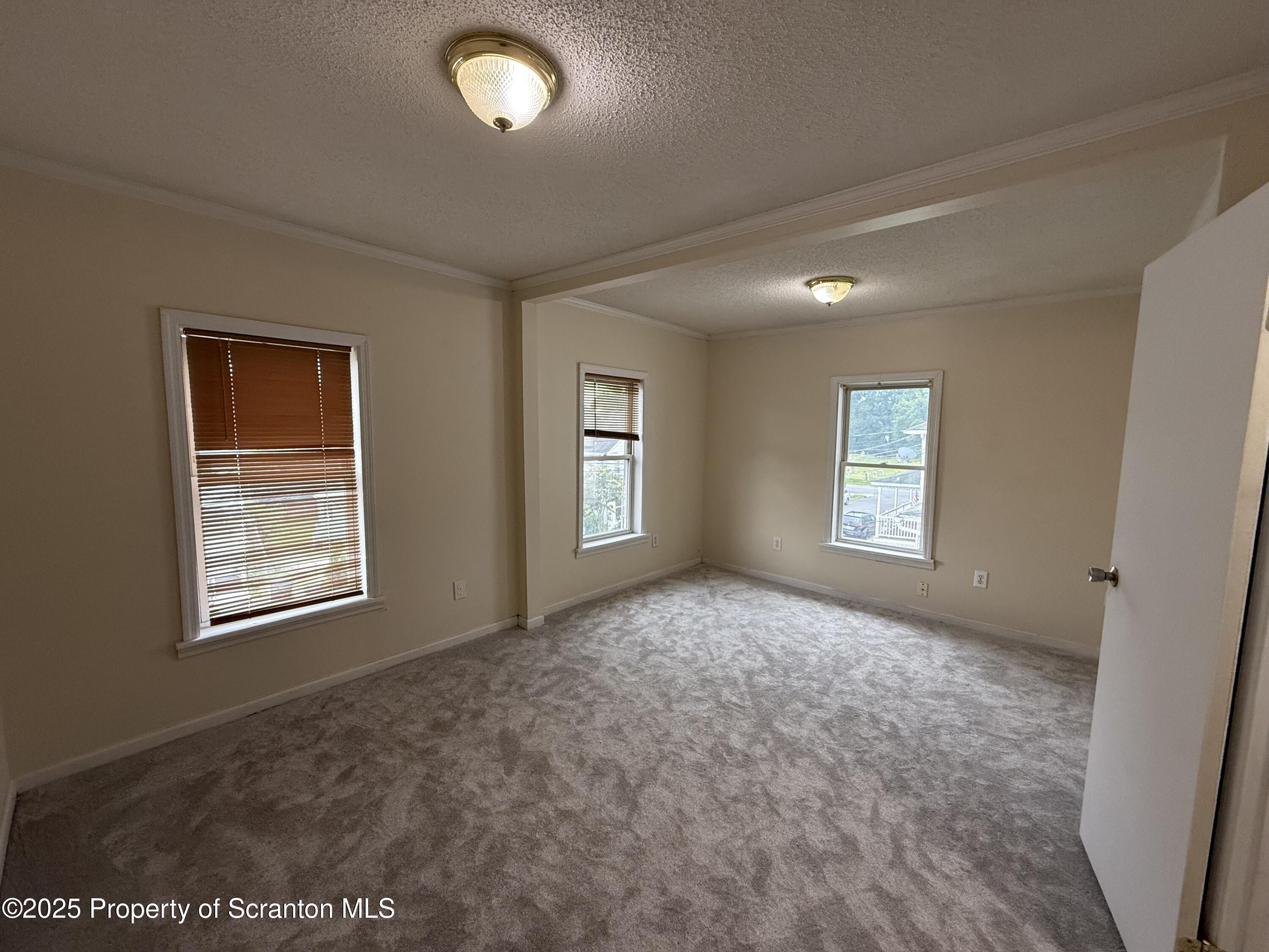 146 S Everett Avenue