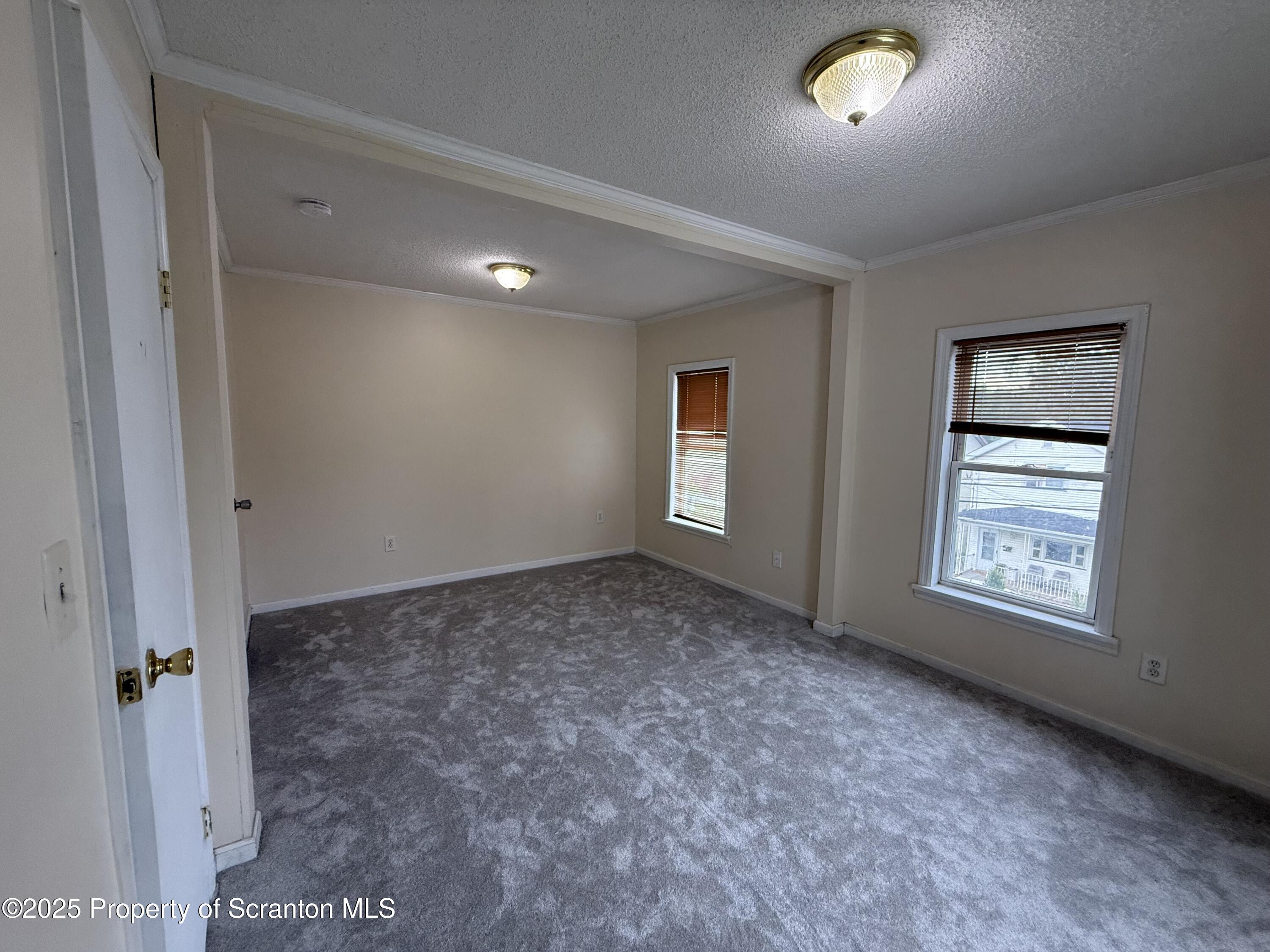 146 S Everett Avenue