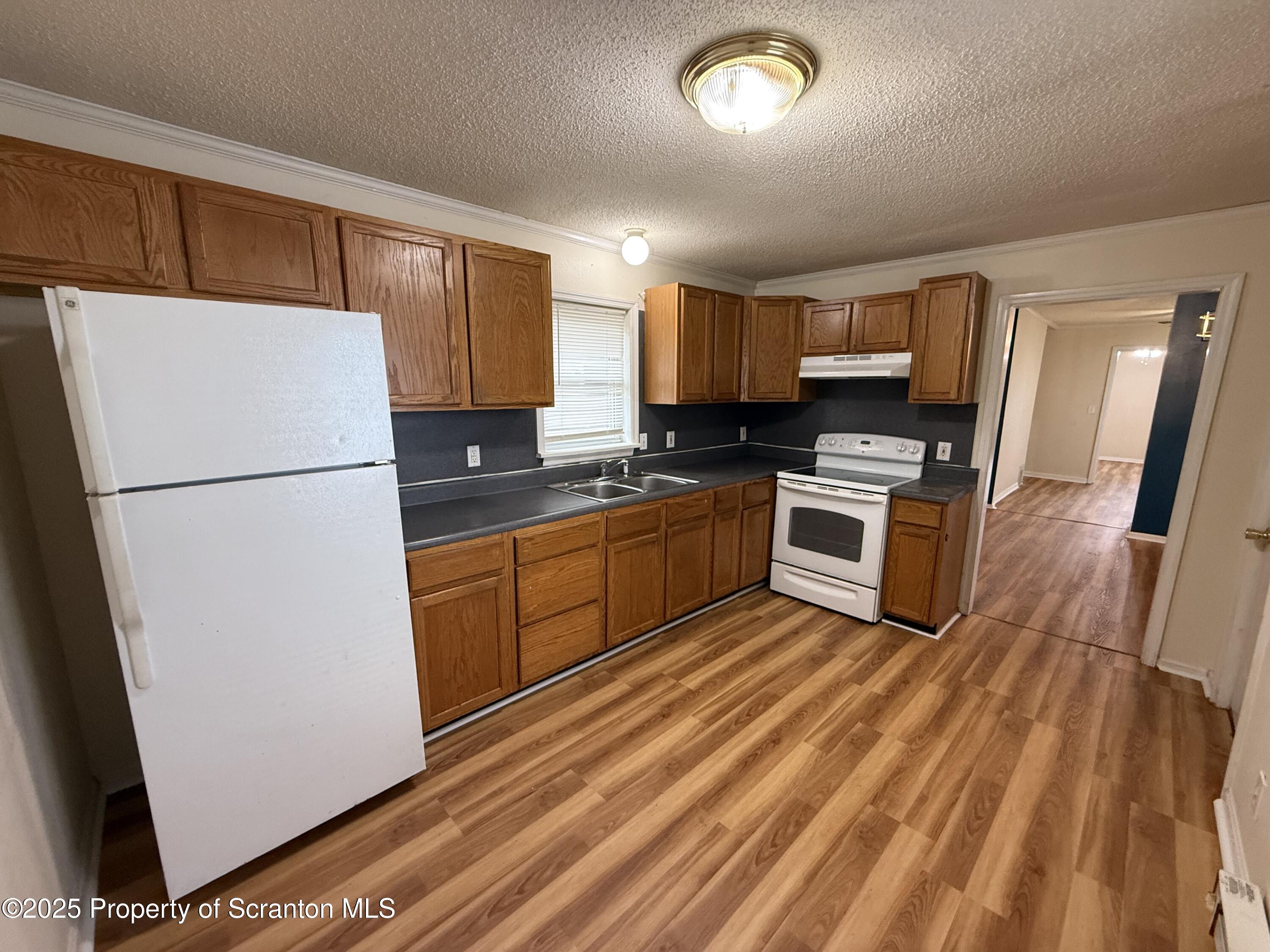 146 S Everett Avenue