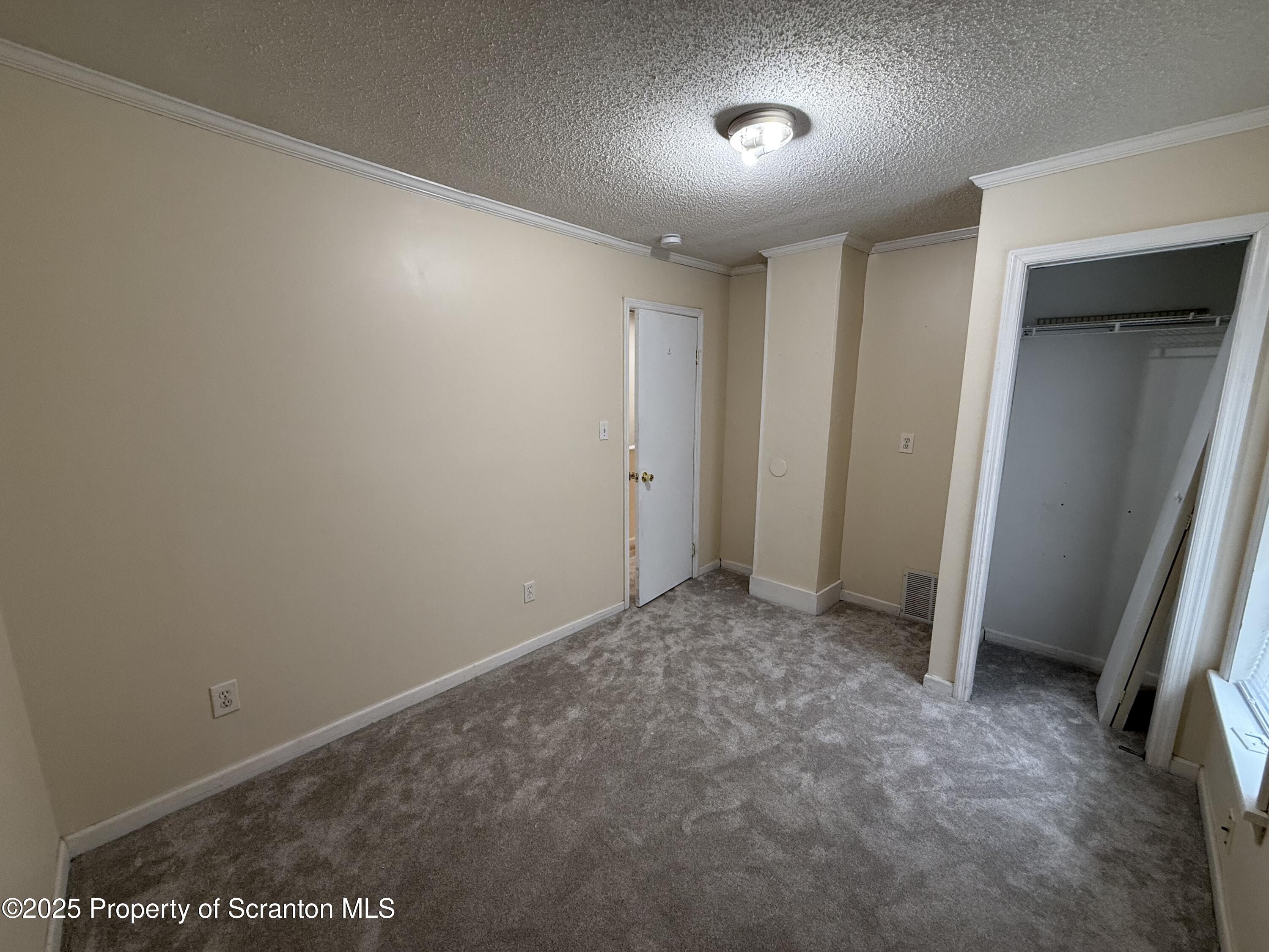 146 S Everett Avenue