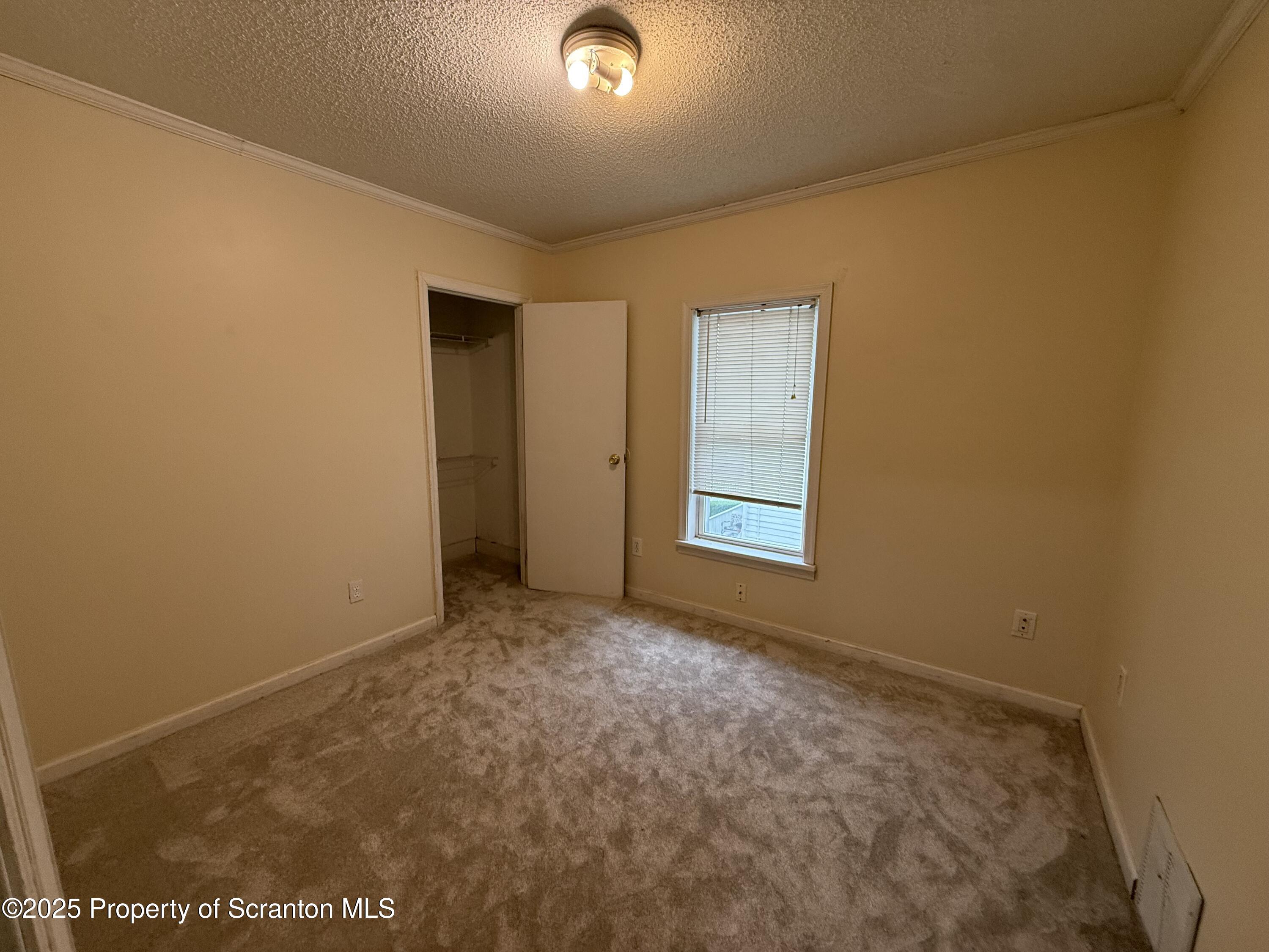 146 S Everett Avenue