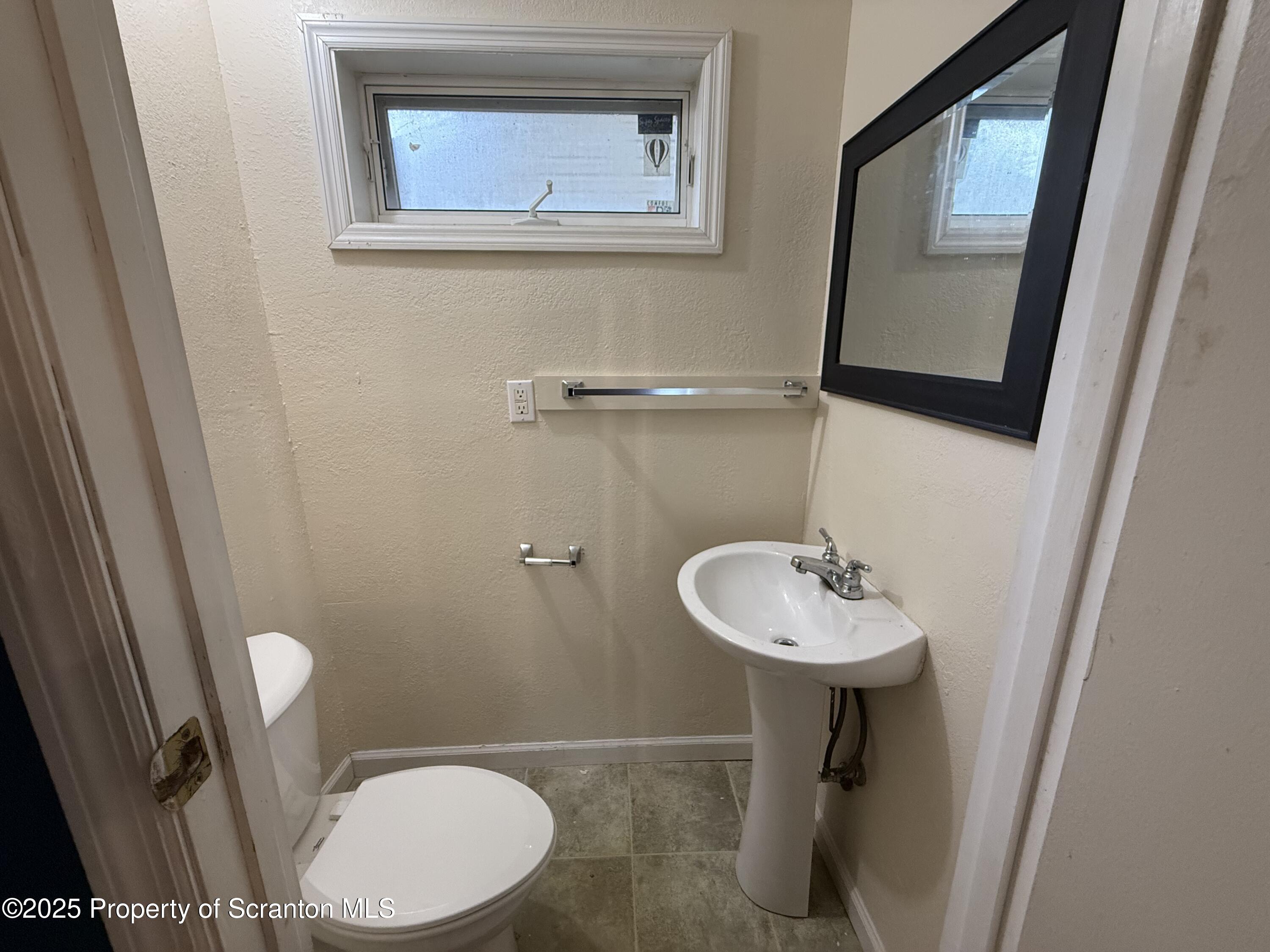 146 S Everett Avenue