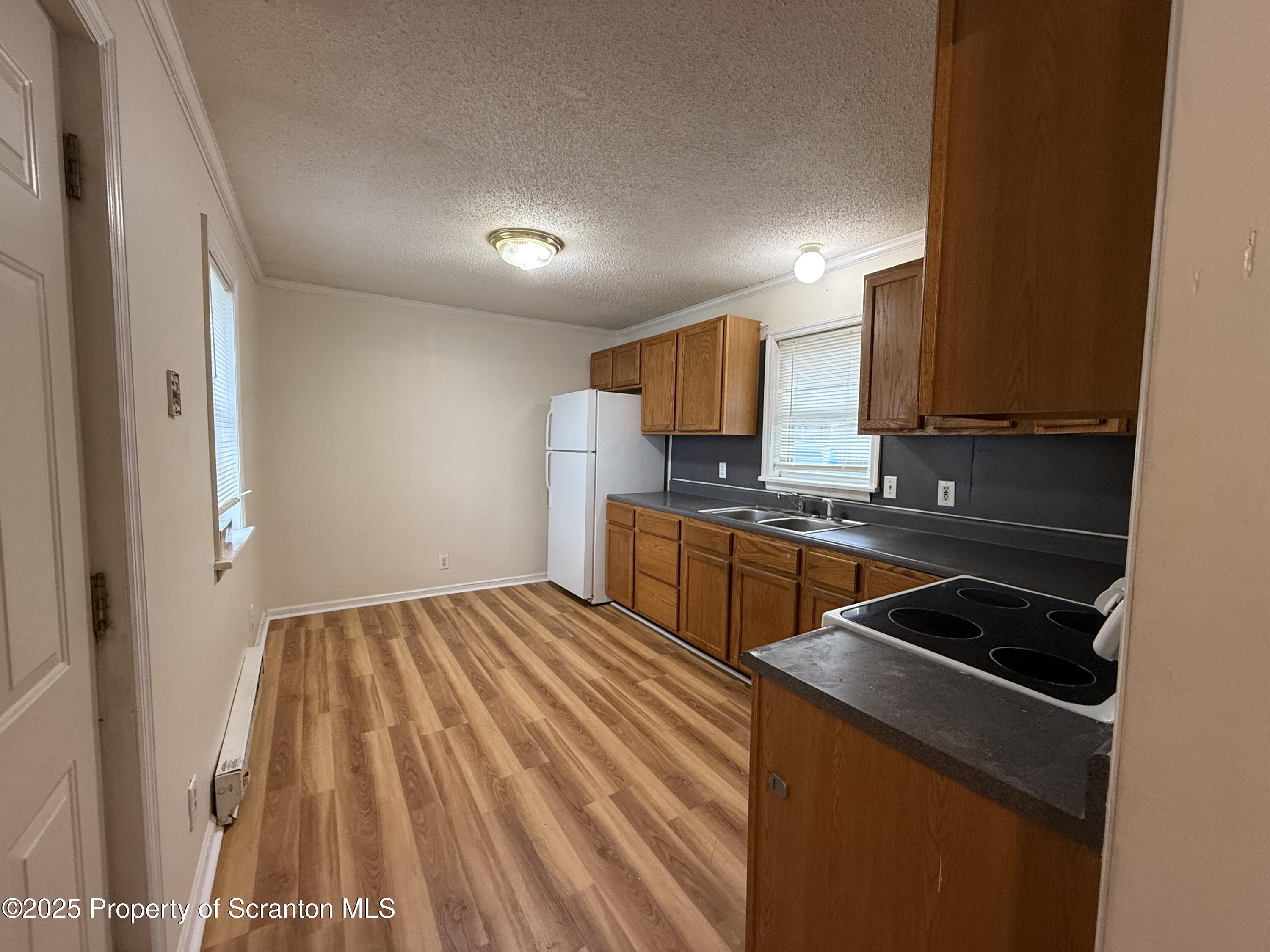 146 S Everett Avenue