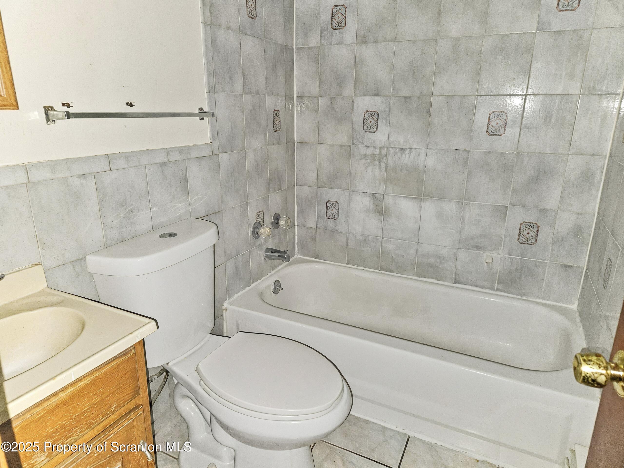 14 Kulp Avenue Unit: Front