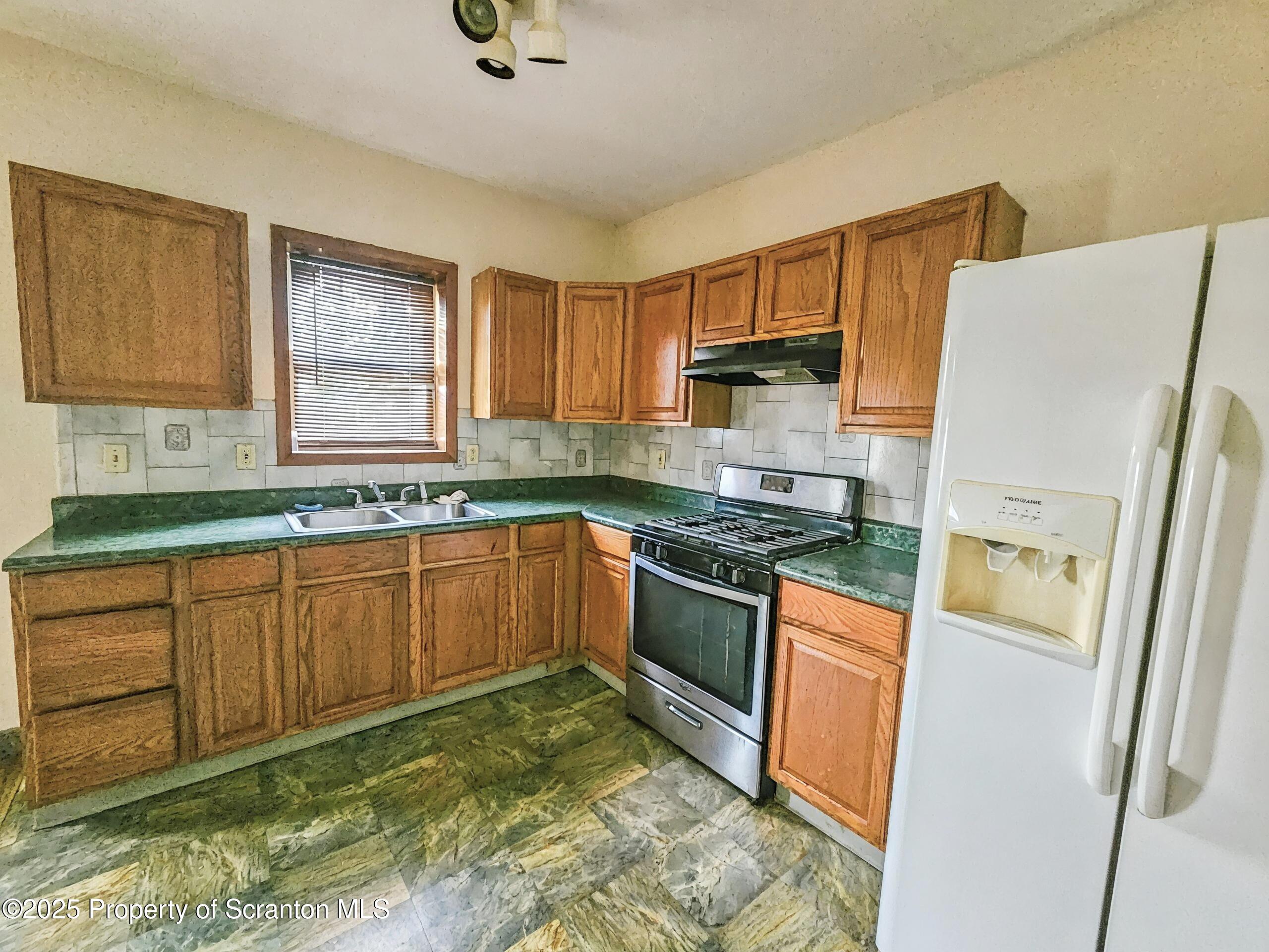 14 Kulp Avenue Unit: Front