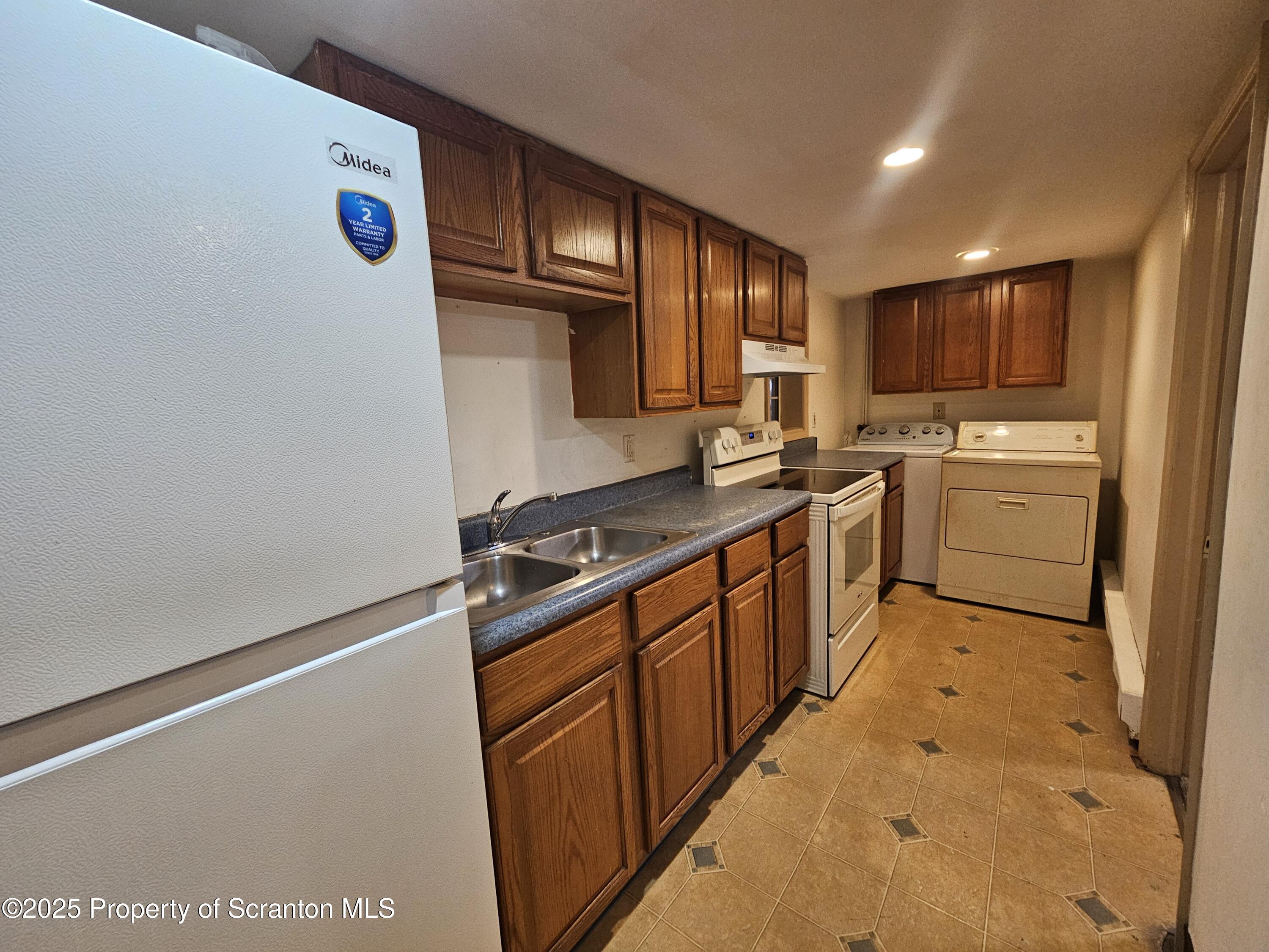 14 Kulp Avenue Unit: Rear