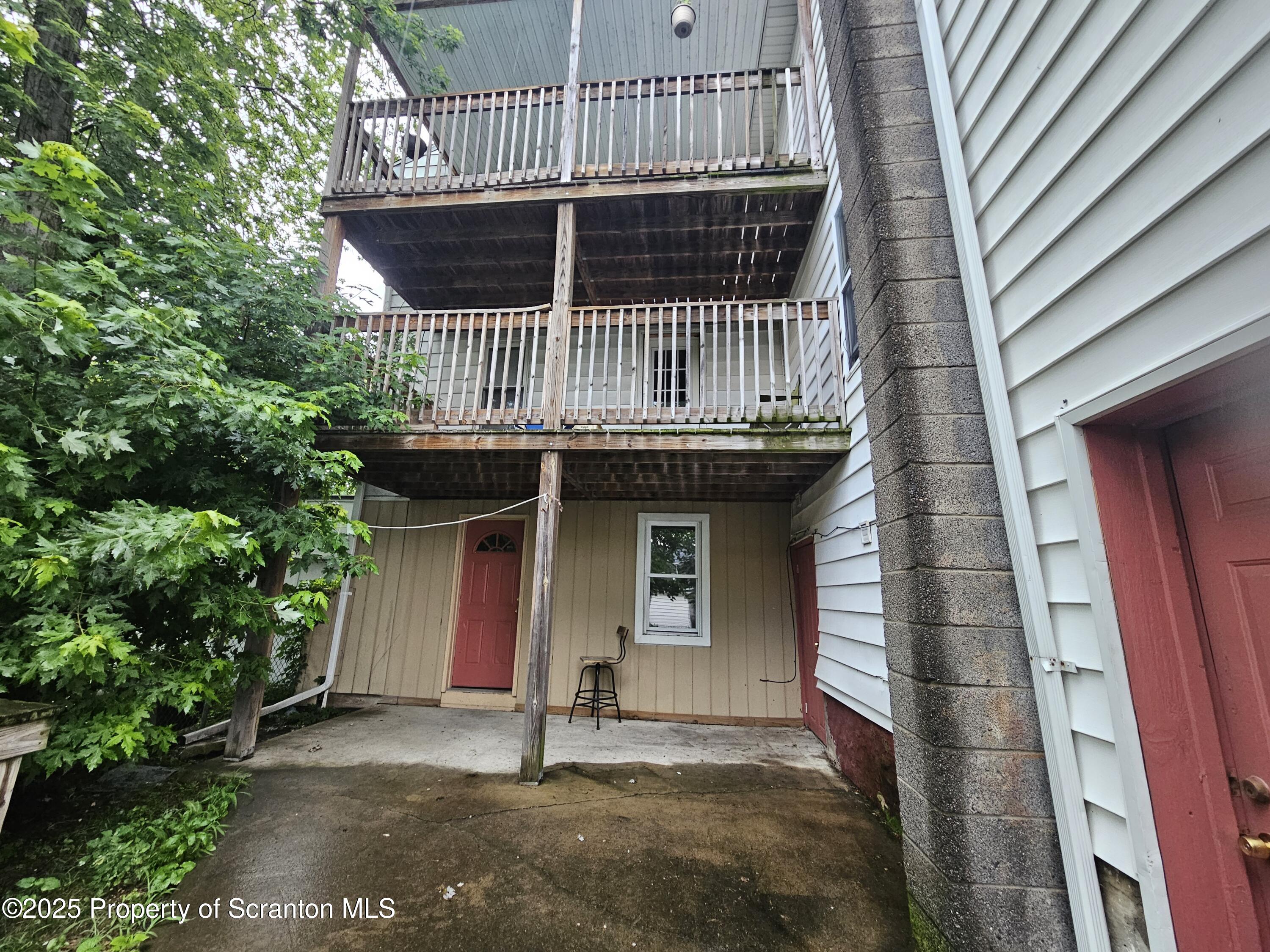 14 Kulp Avenue Unit: Rear