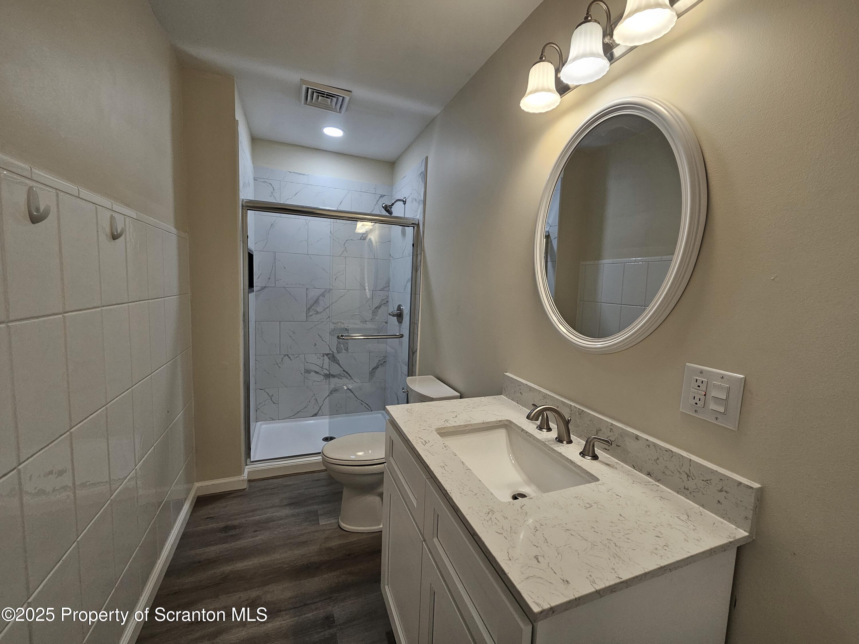 408 W Grove Street Unit: 2nd Fl