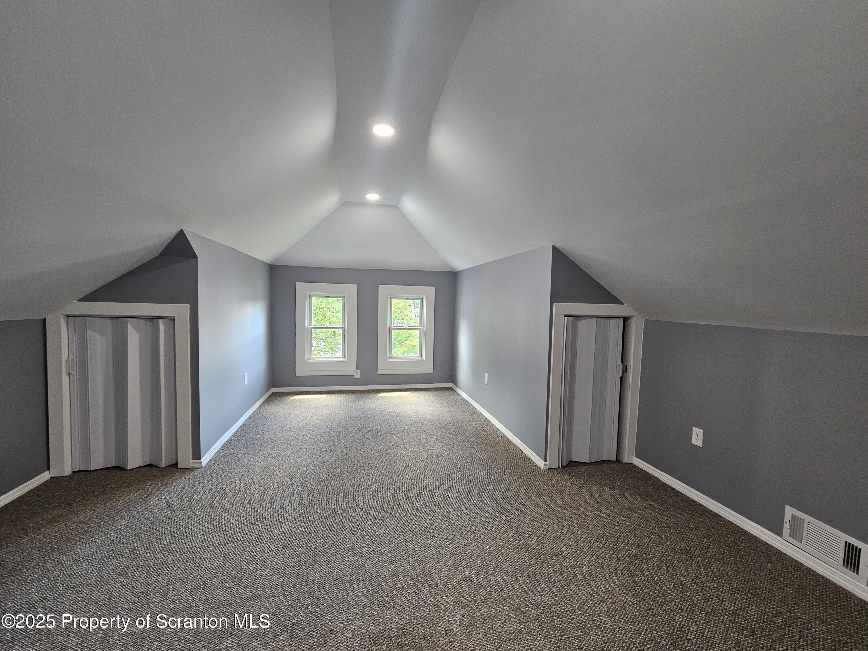408 W Grove Street Unit: 2nd Fl