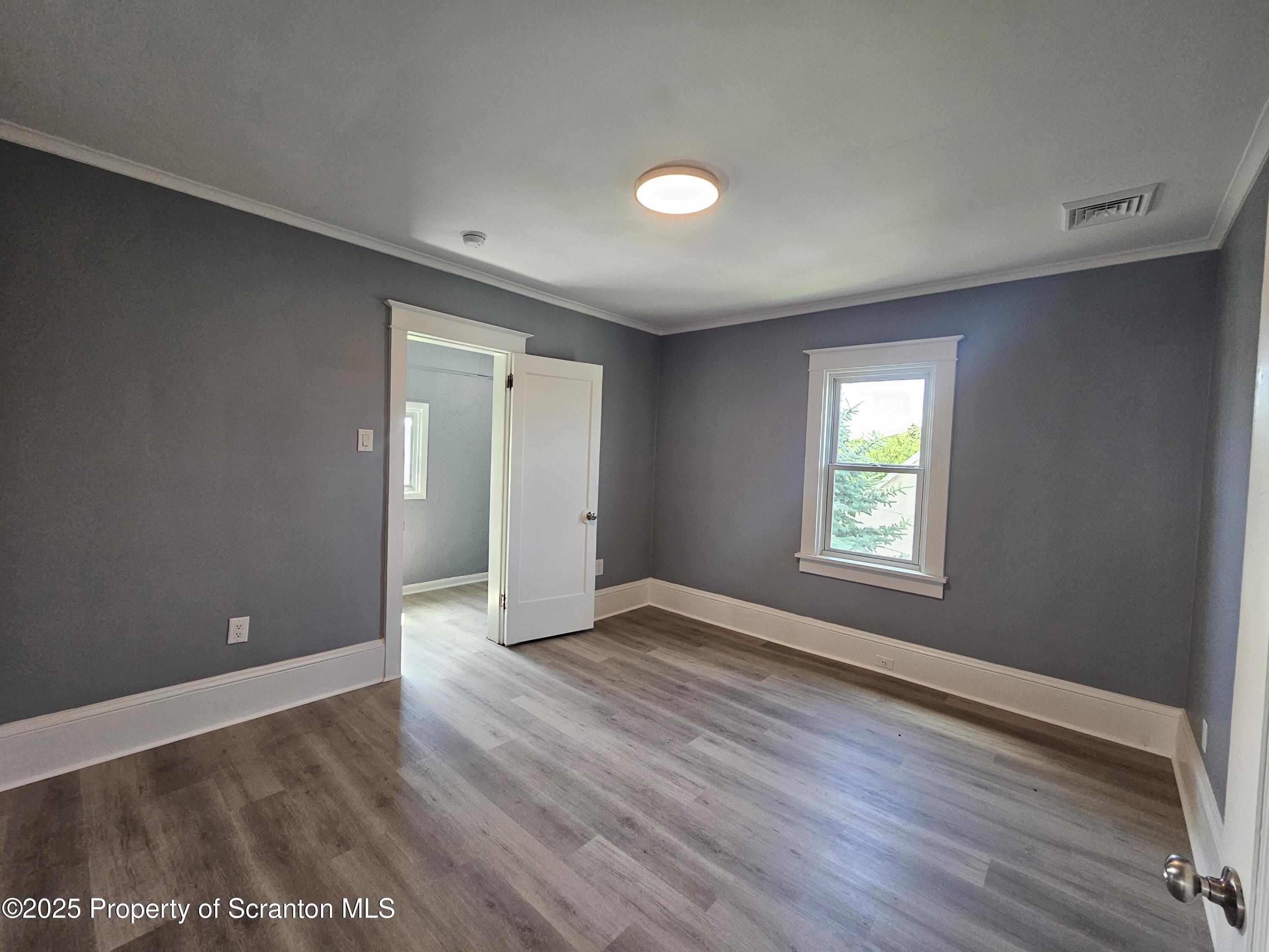 408 W Grove Street Unit: 2nd Fl
