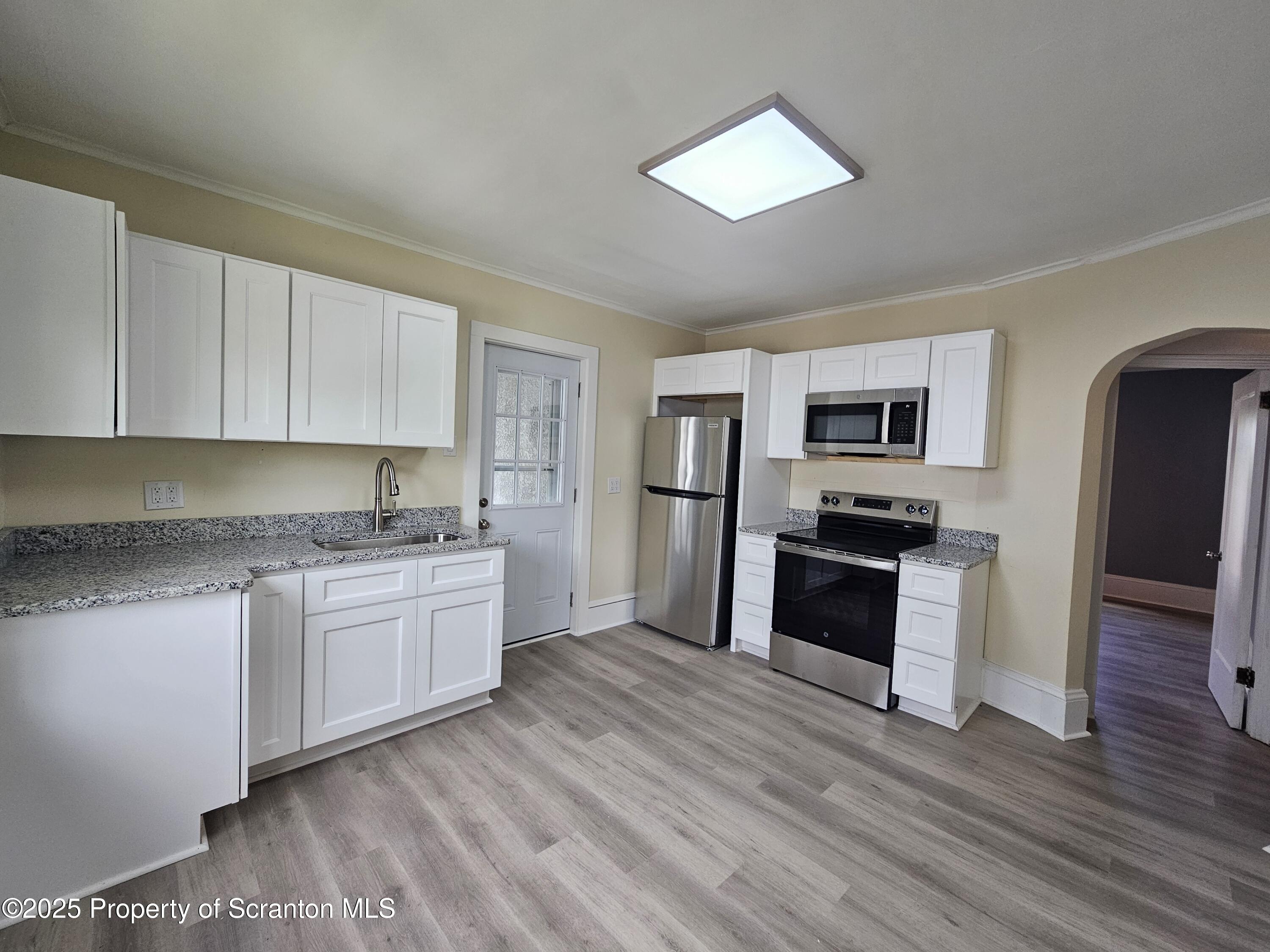 408 W Grove Street Unit: 2nd Fl