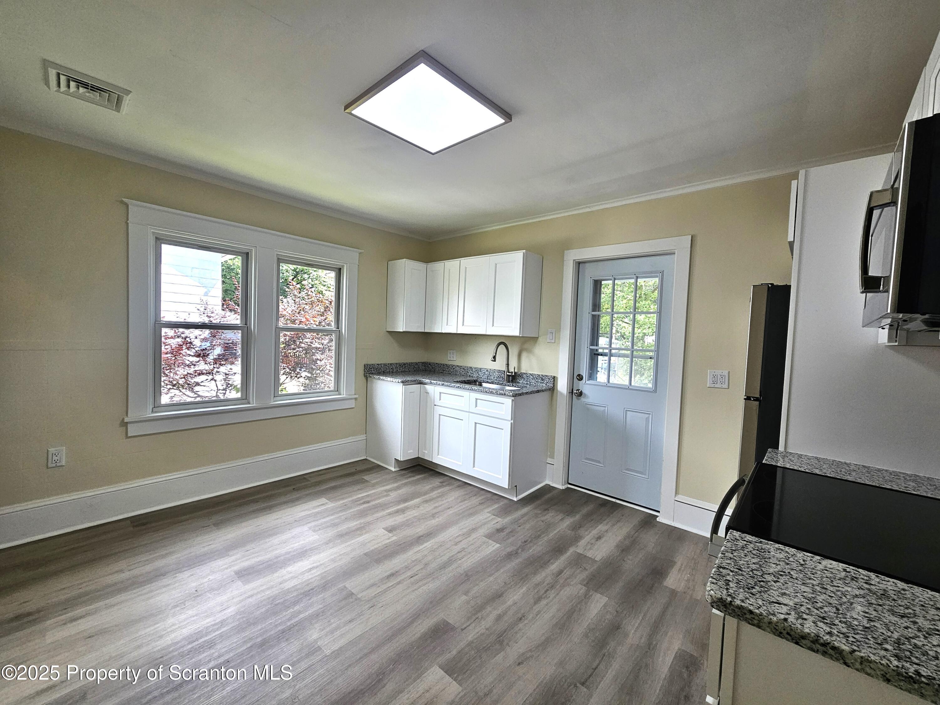 408 W Grove Street Unit: 2nd Fl