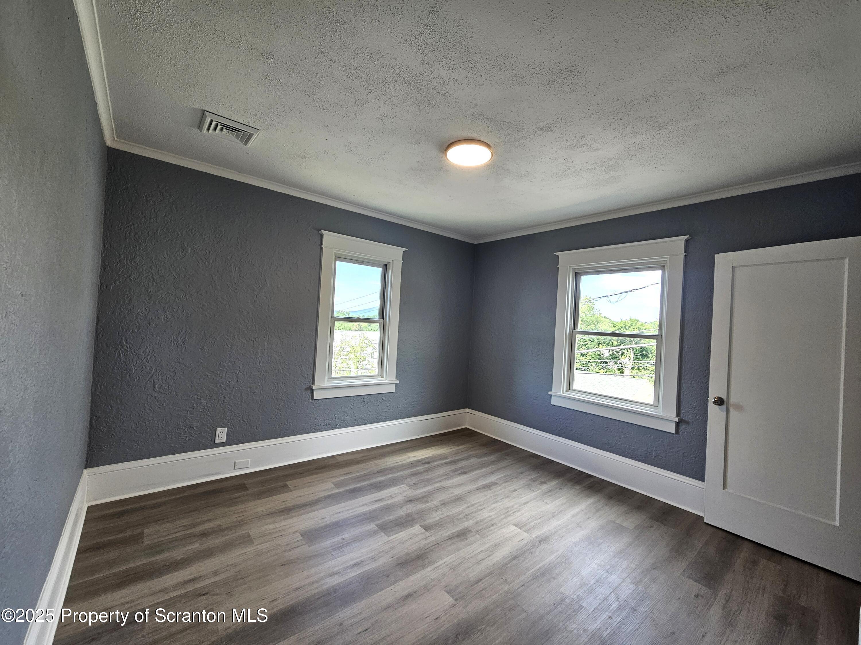 408 W Grove Street Unit: 2nd Fl