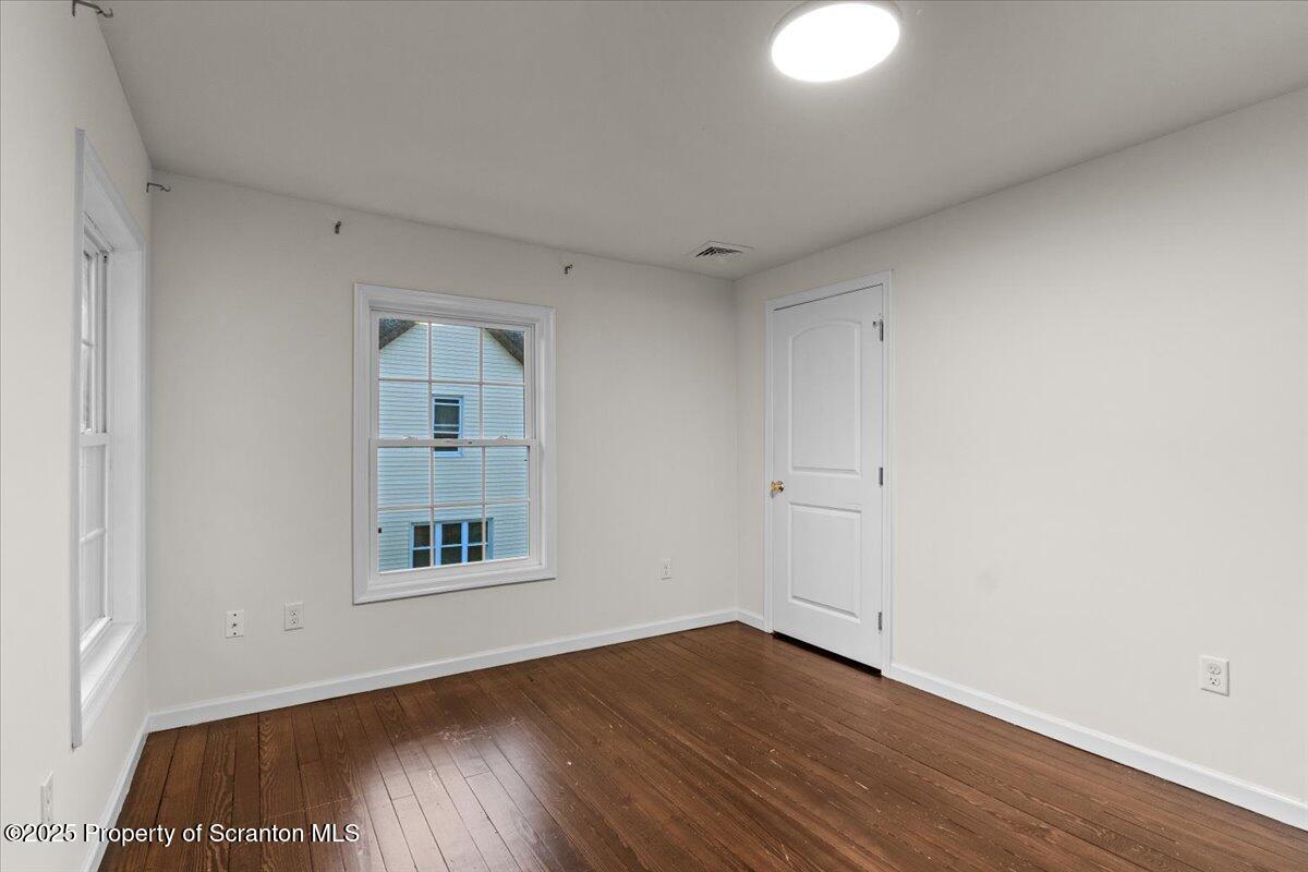 127 W Line Street