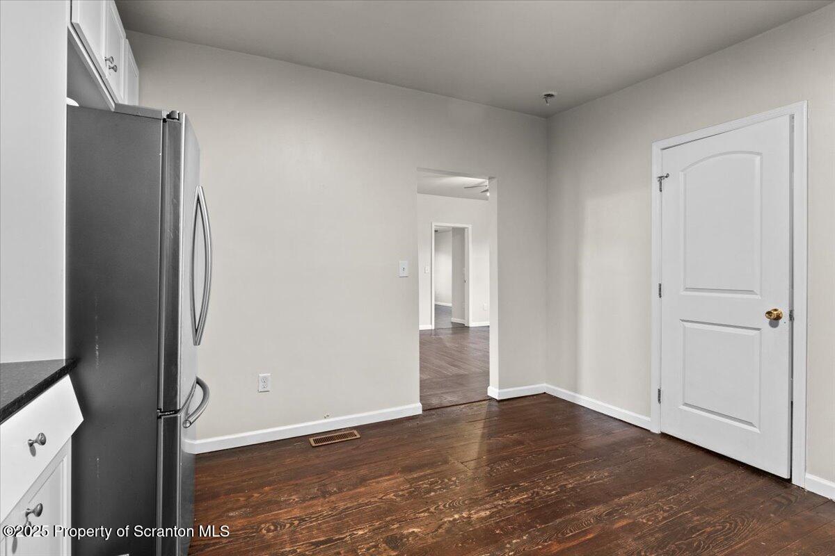 127 W Line Street