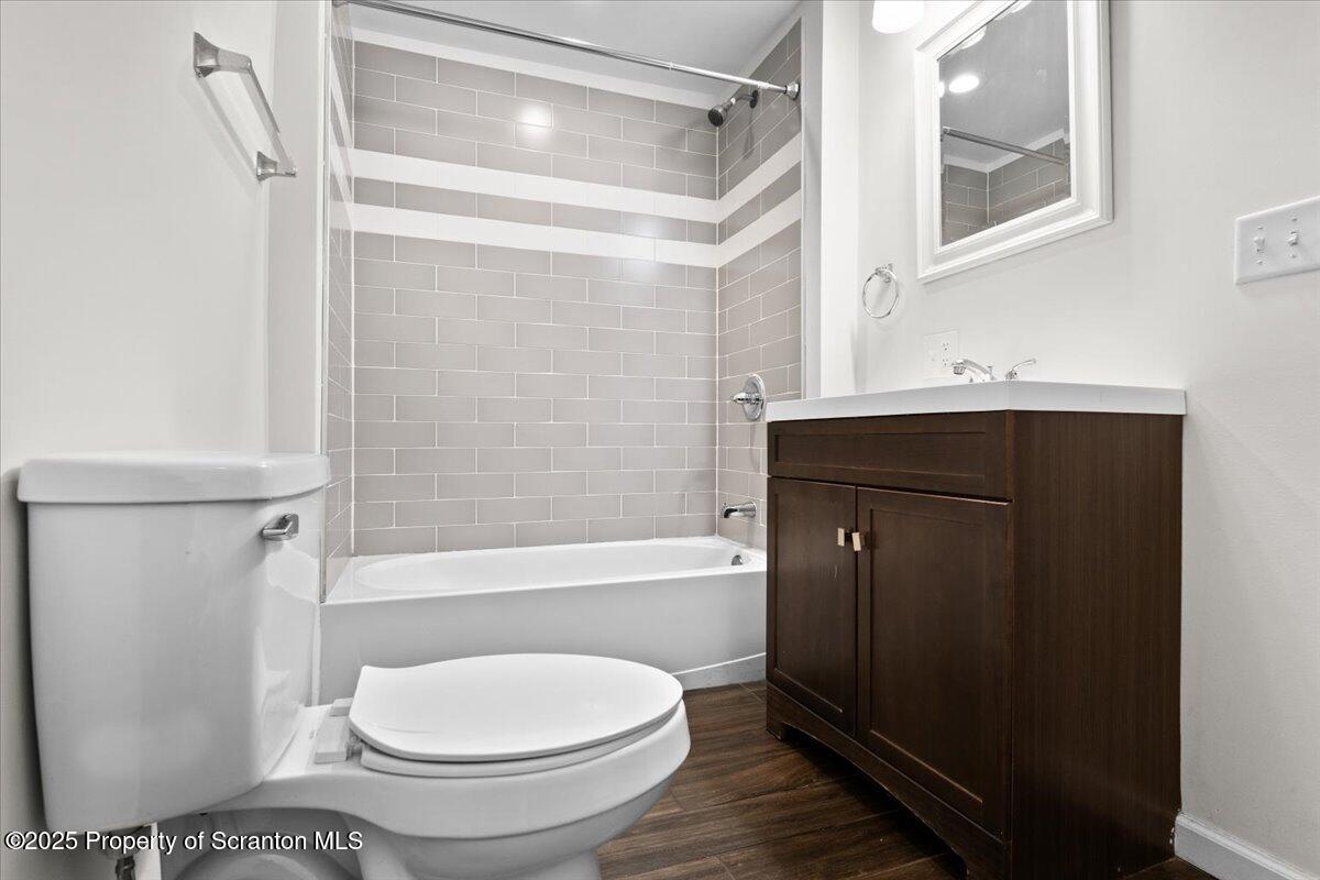 127 W Line Street