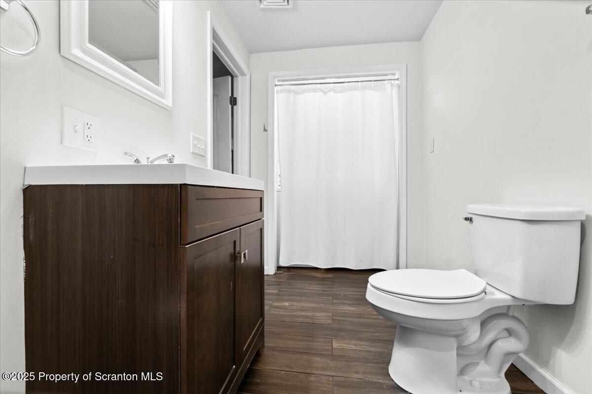 127 W Line Street
