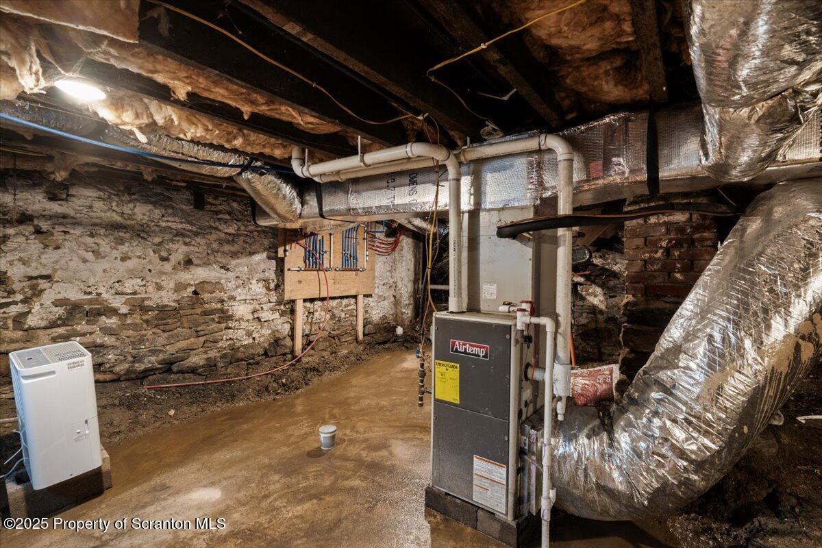 127 W Line Street