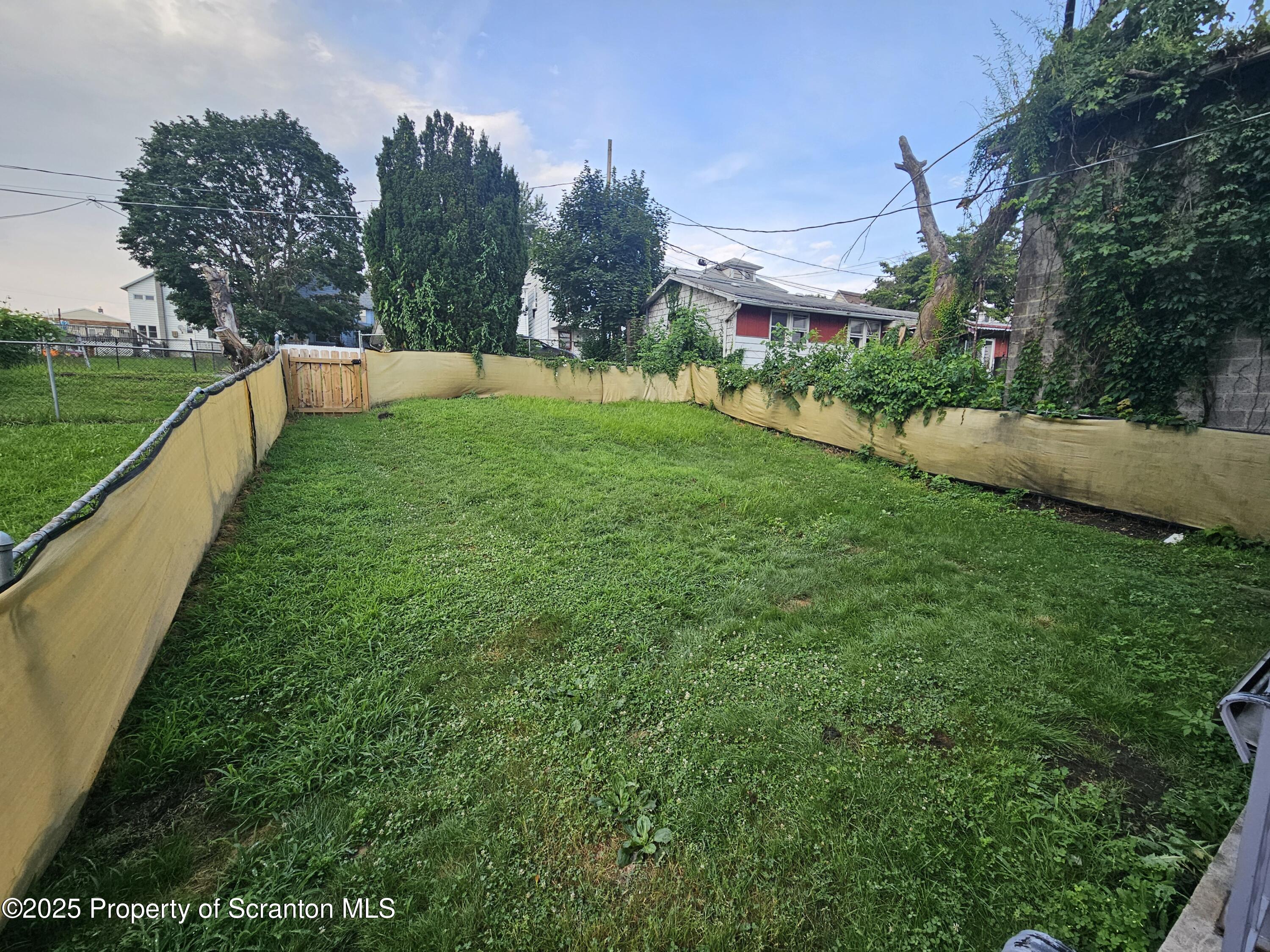 28-1/2 E Columbus Avenue Unit: 1st fl