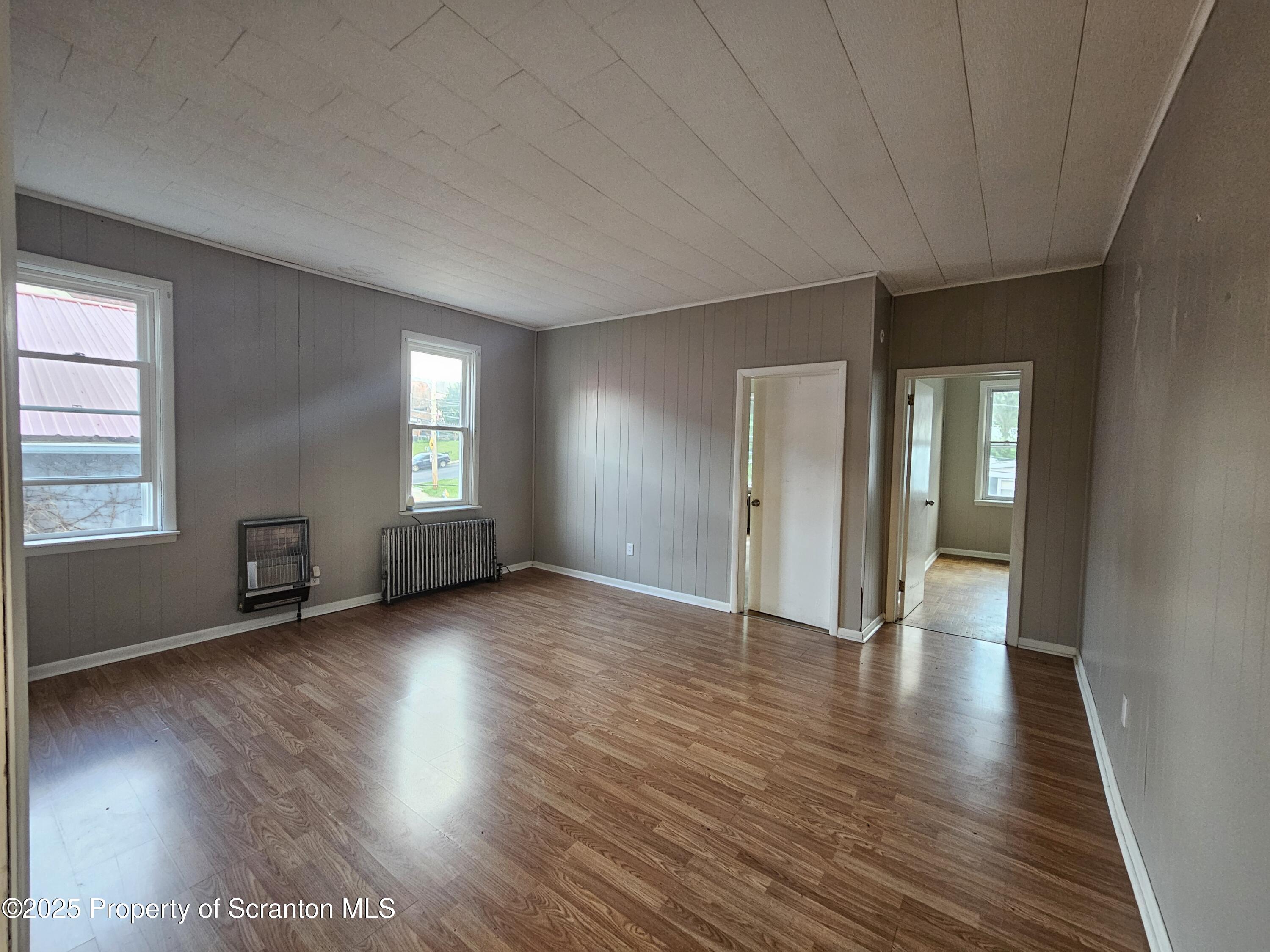 28-1/2 E Columbus Avenue Unit: 2nd fl