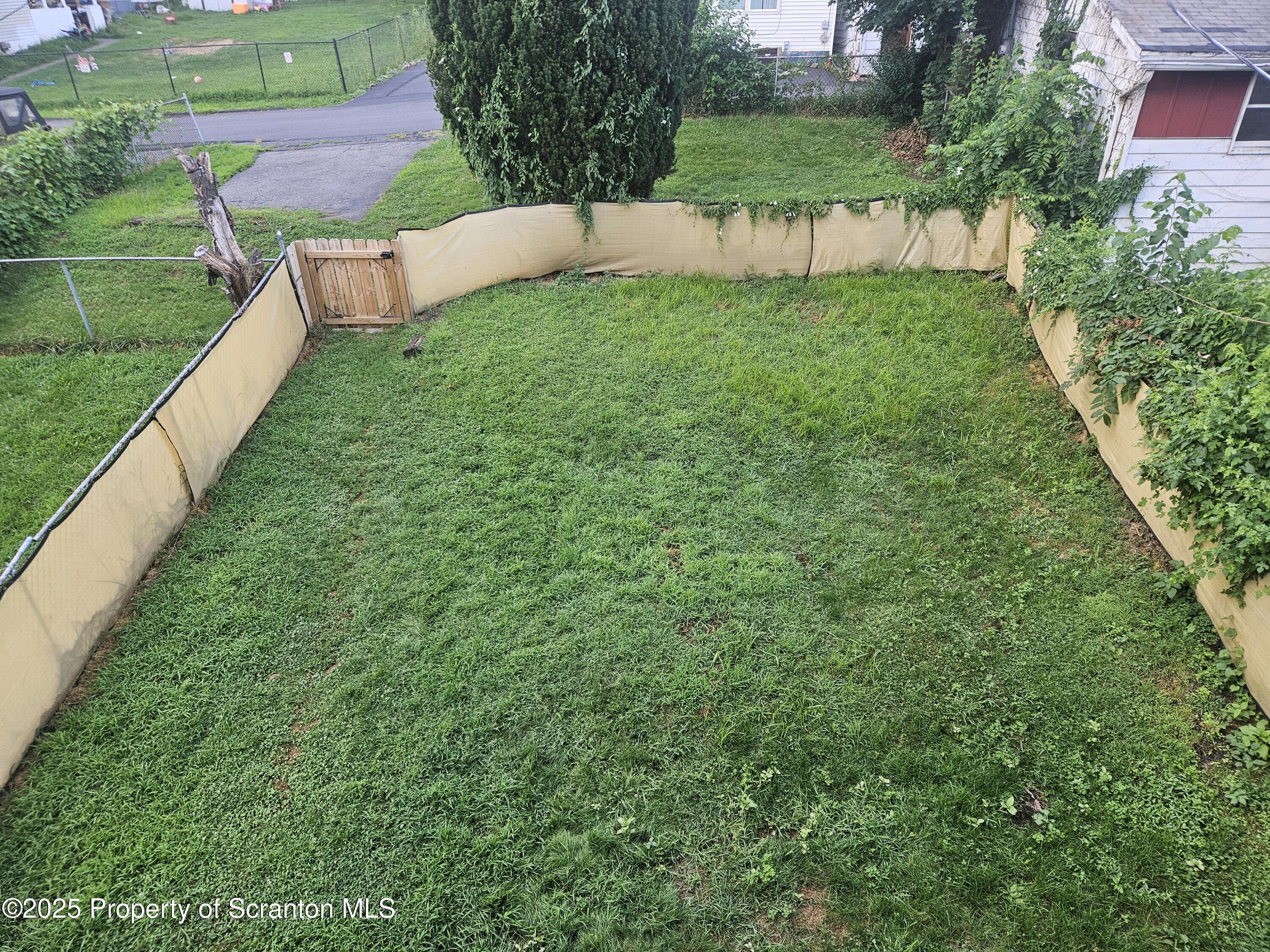 28-1/2 E Columbus Avenue Unit: 2nd fl