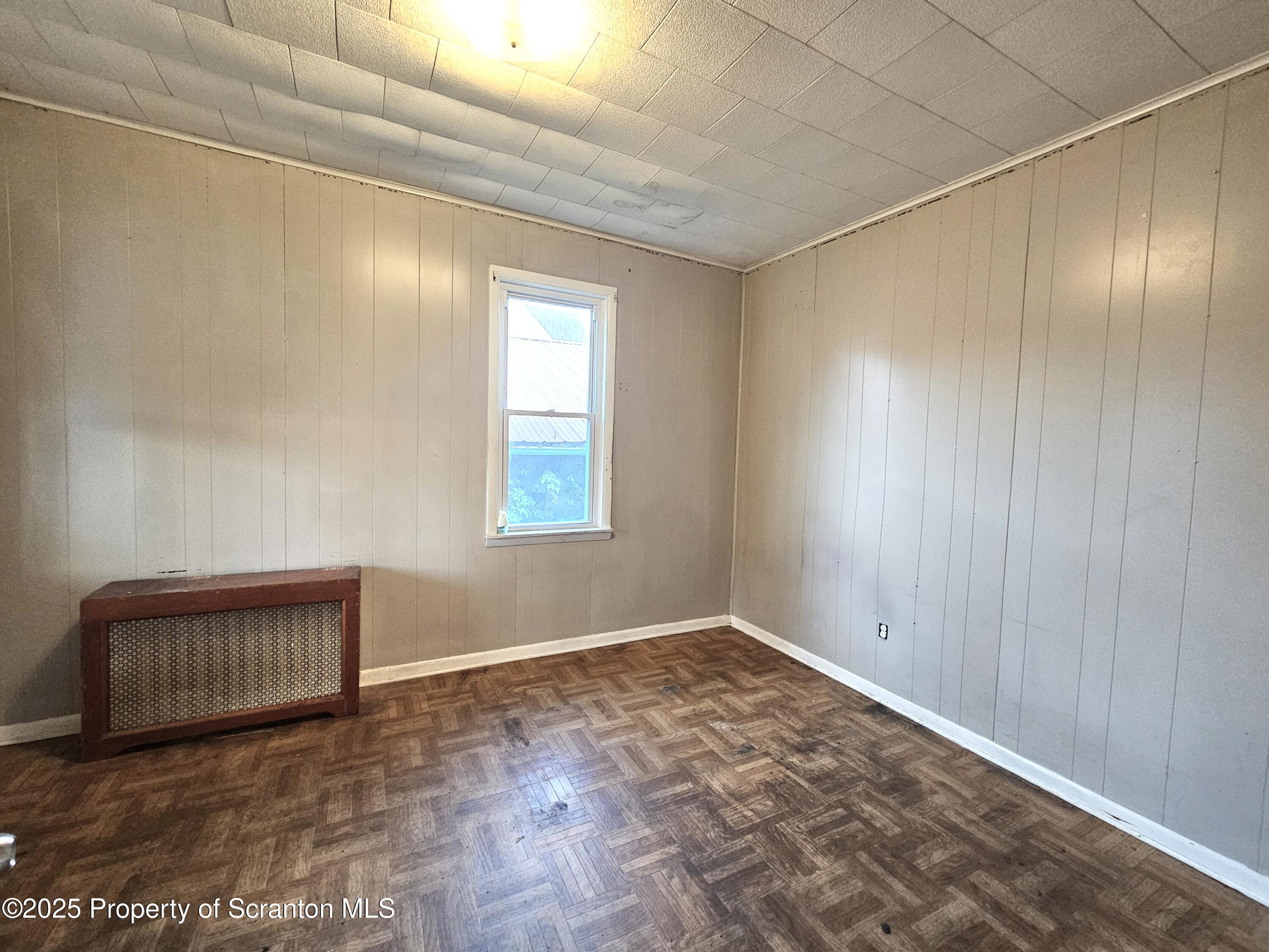 28-1/2 E Columbus Avenue Unit: 2nd fl