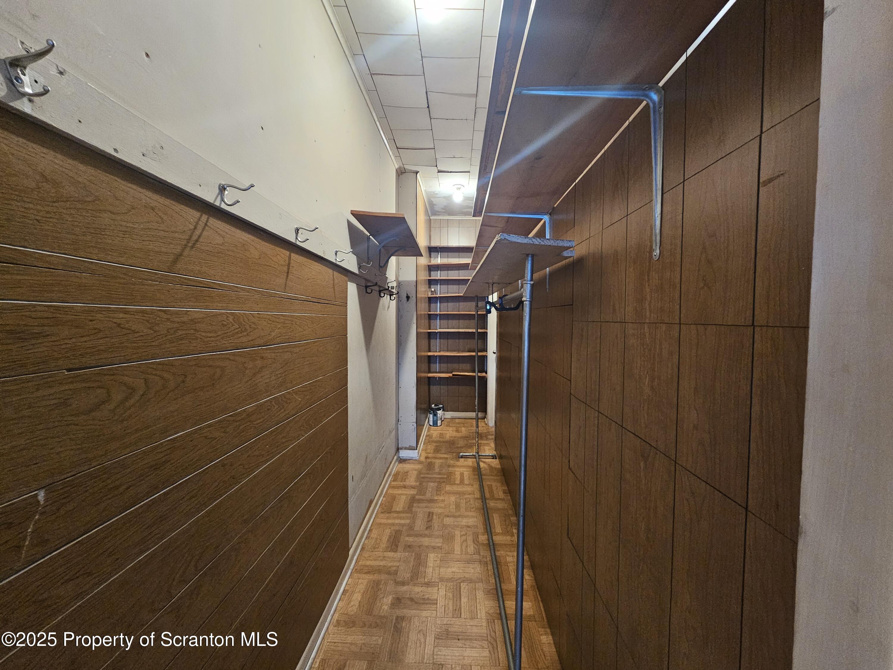 28-1/2 E Columbus Avenue Unit: 2nd fl