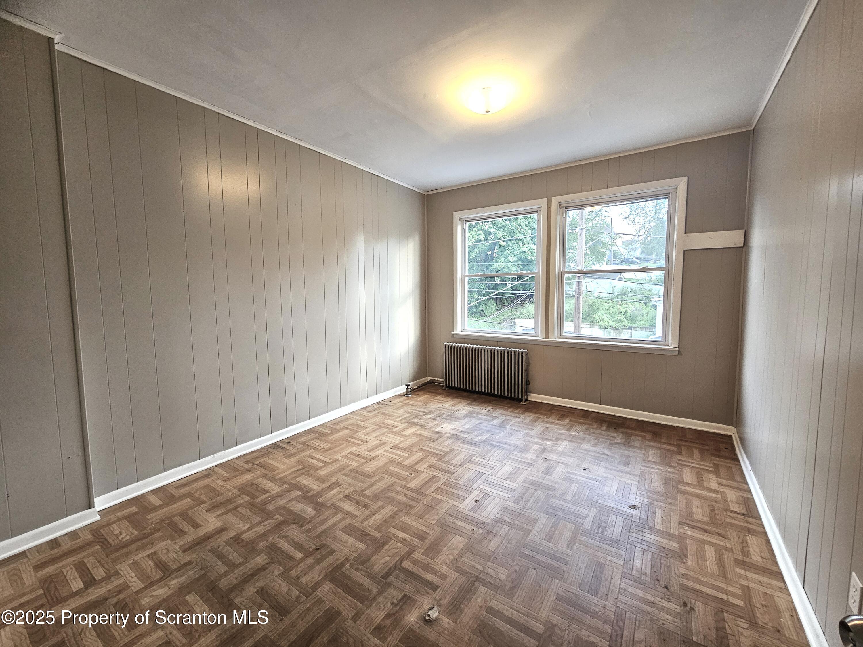 28-1/2 E Columbus Avenue Unit: 2nd fl