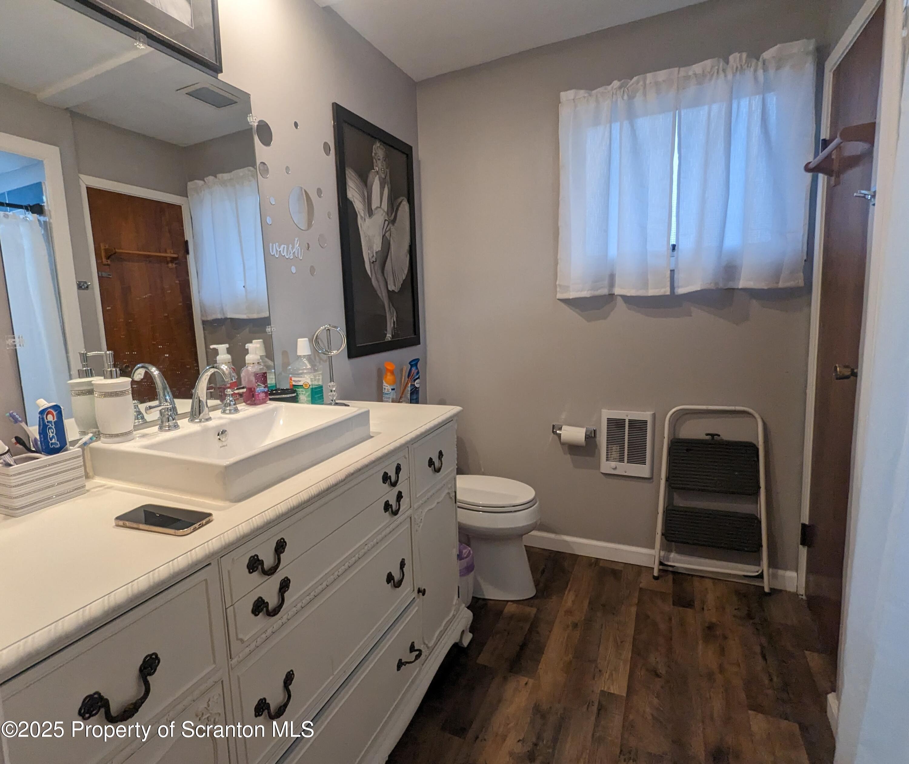 414 Orchard Street Unit: Rear