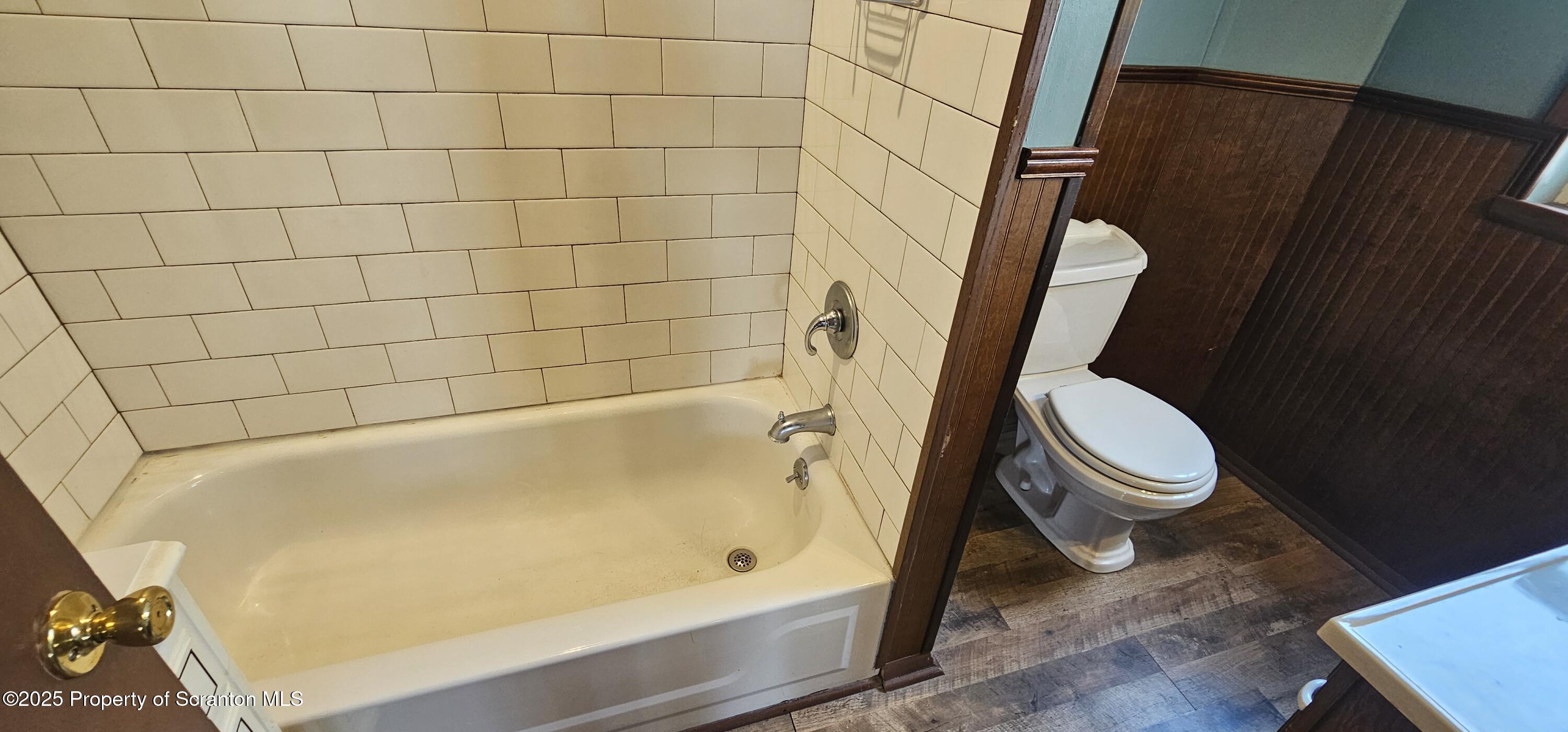 608 S Valley Avenue Unit: Apt B