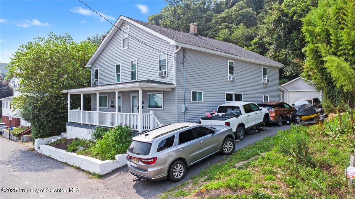 635-637 Lee Street
