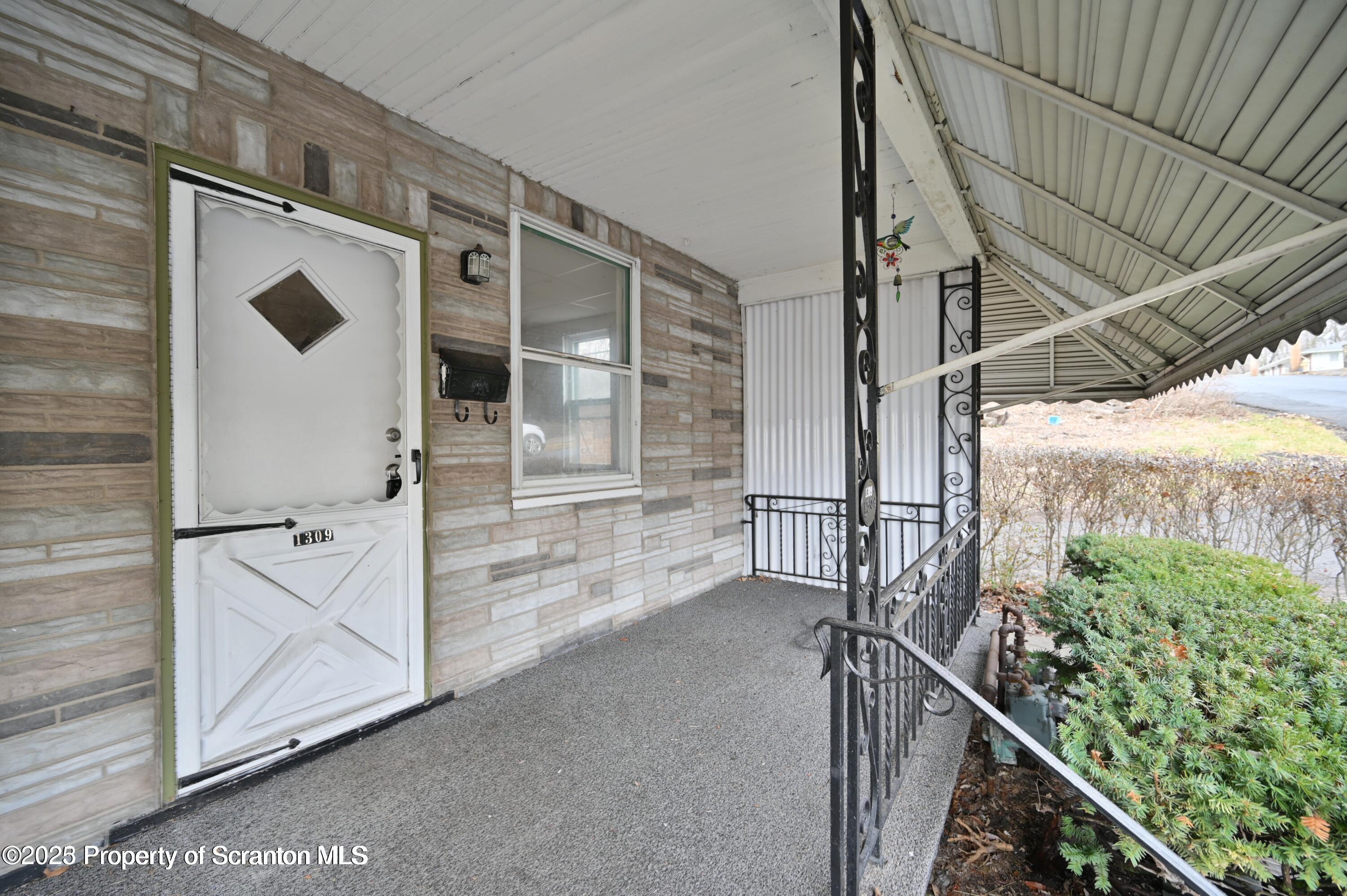 1309 Wood (RIGHT SIDE)