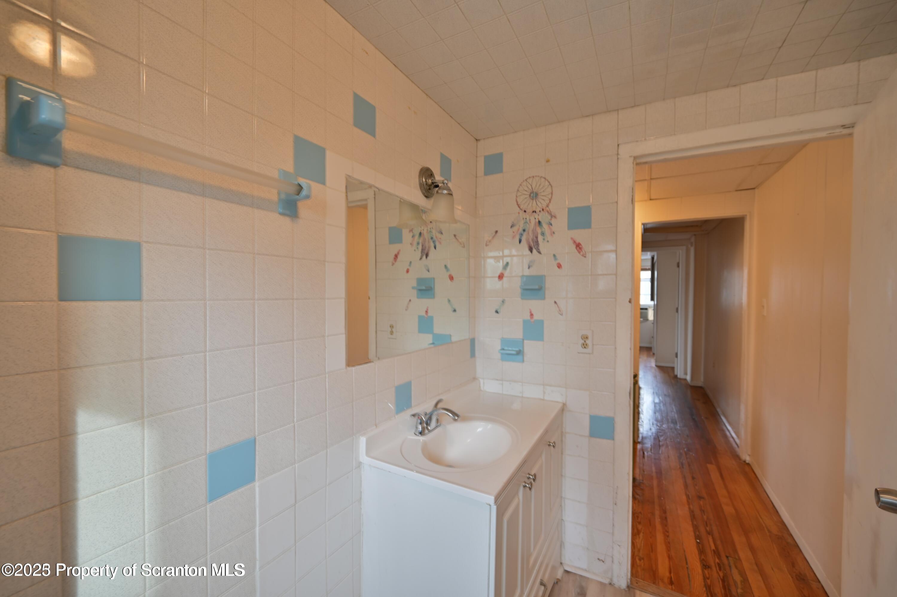 1309 Wood (RIGHT SIDE)