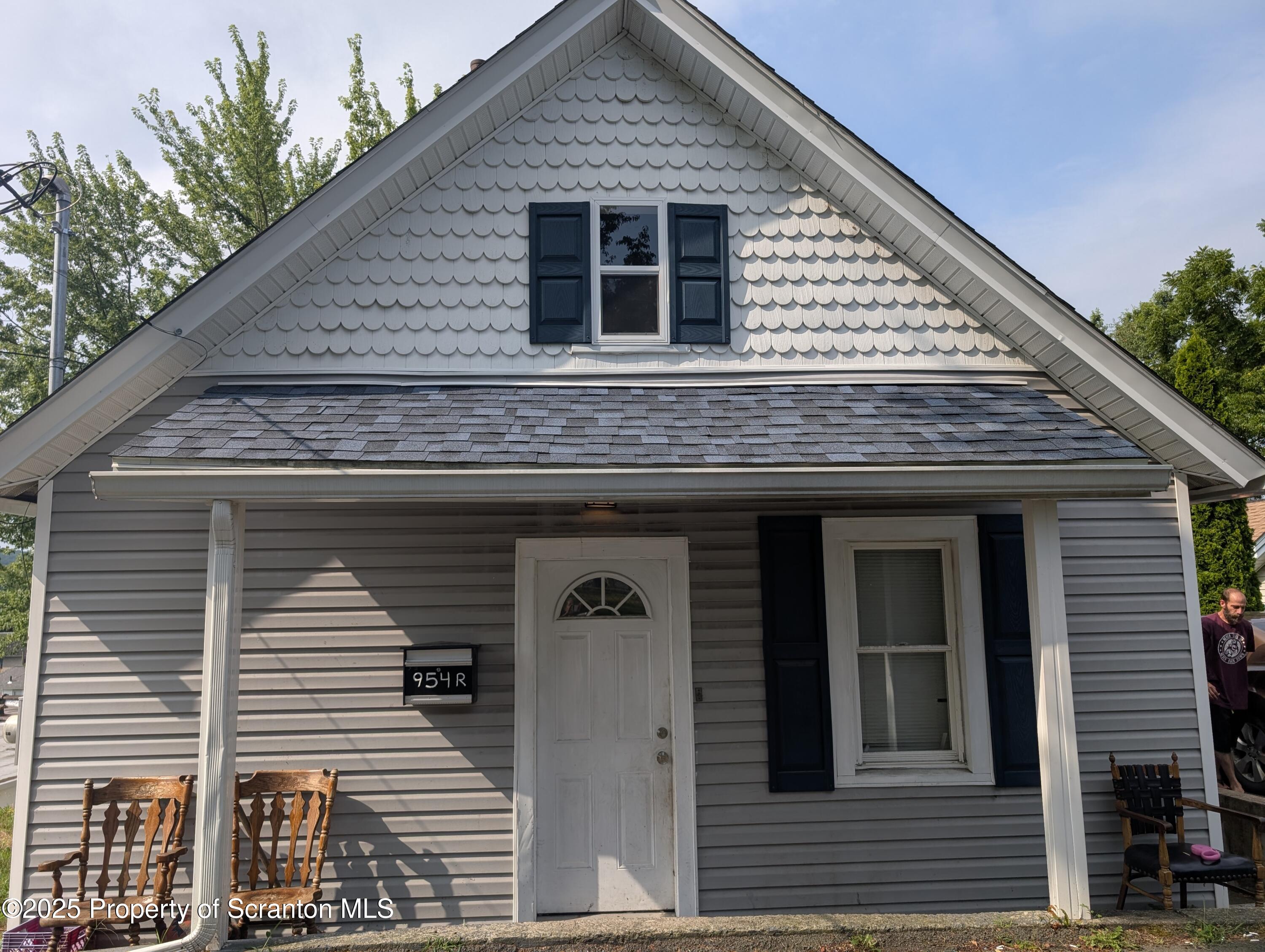 954 E Elm Rear Street