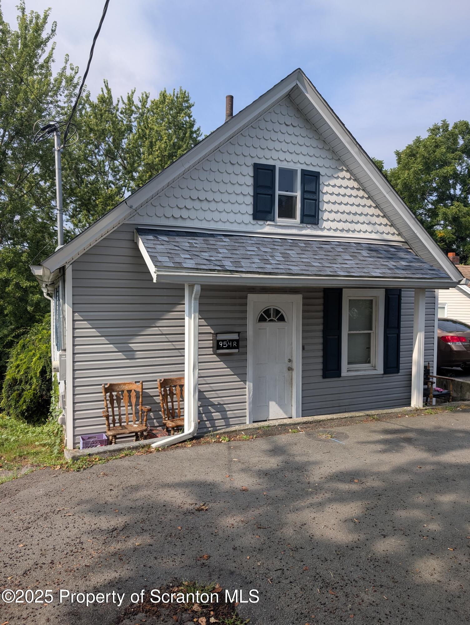 954 E Elm Rear Street
