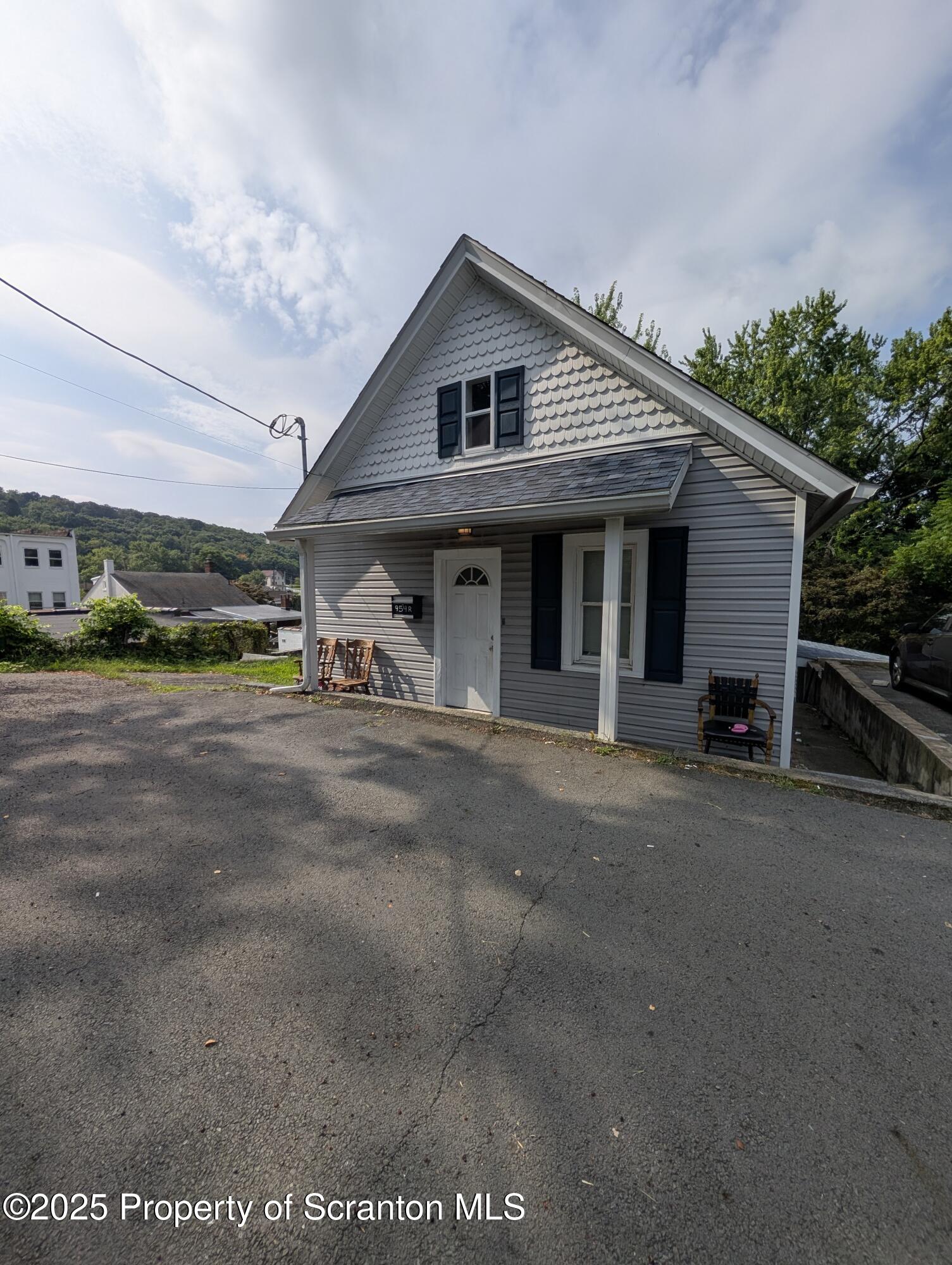 954 E Elm Rear Street