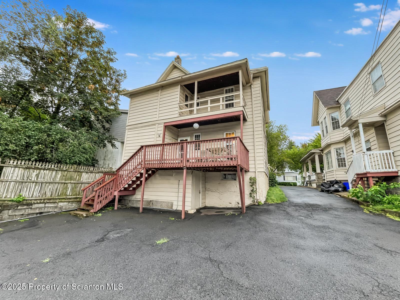 531 E Market Street Unit: !