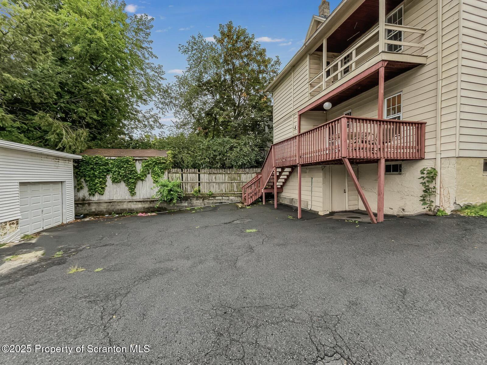 531 E Market Street Unit: !