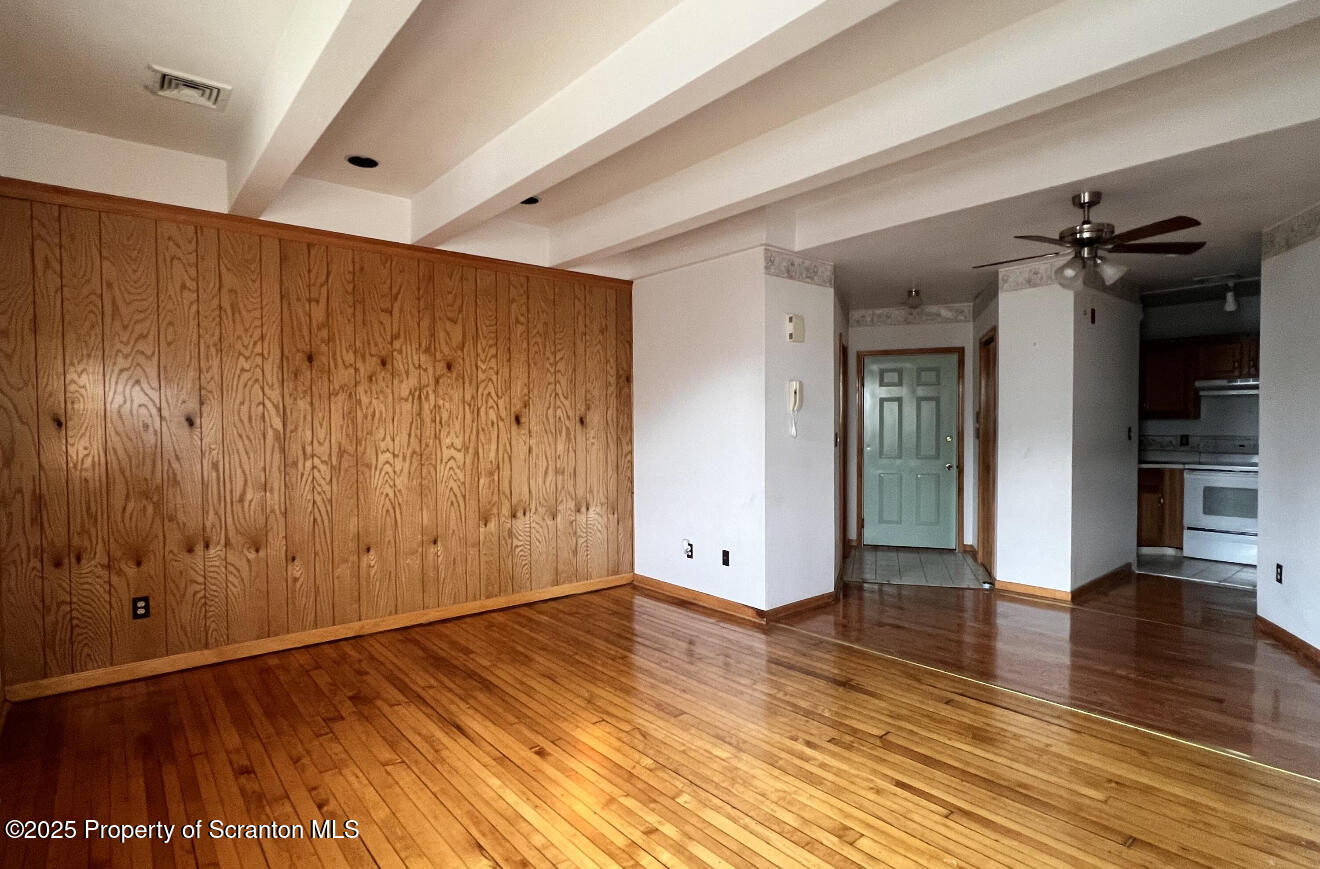 1207 S Webster Unit: Unit 1