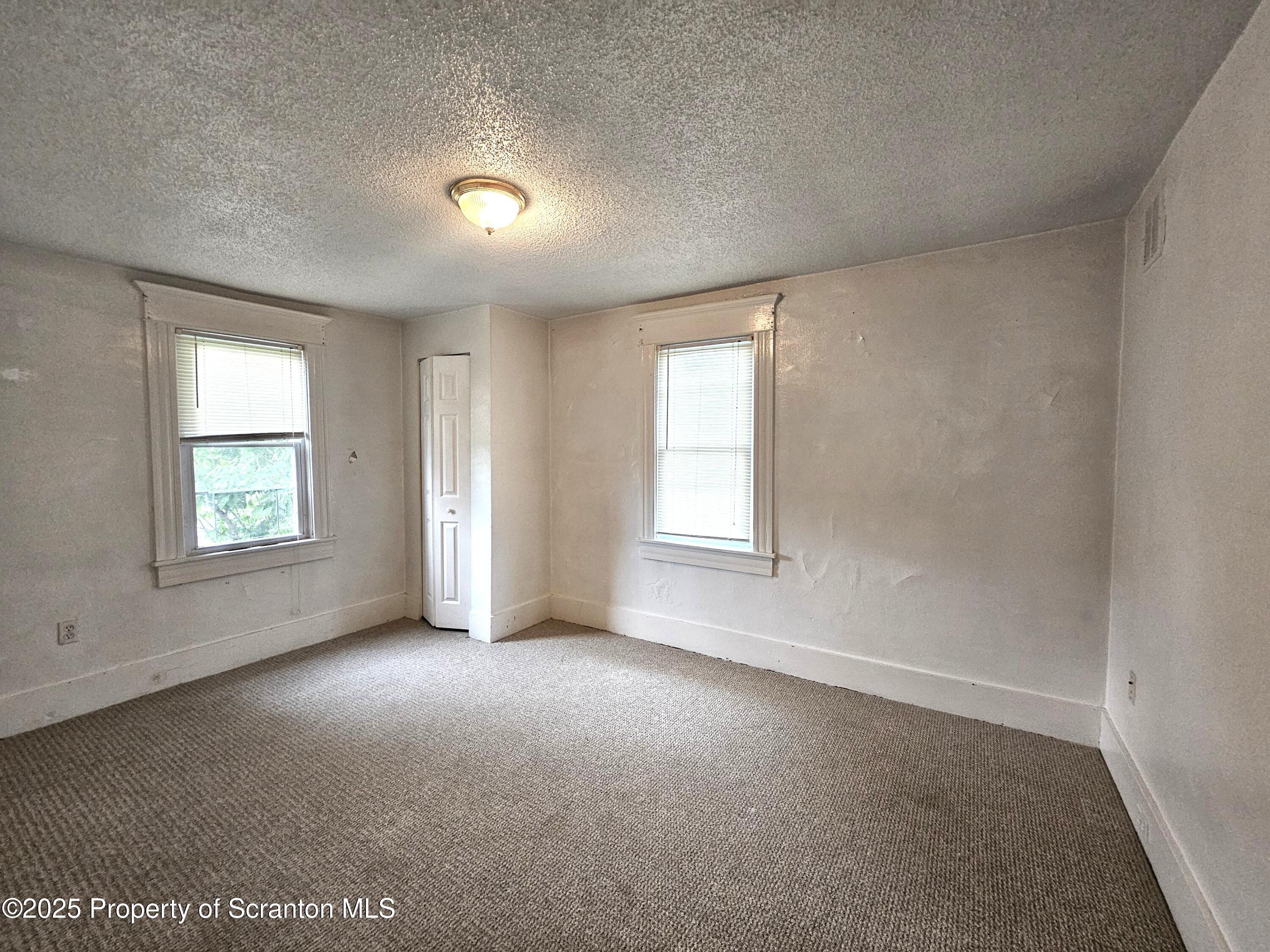 216 Elizabeth Street Unit: 2nd Fl